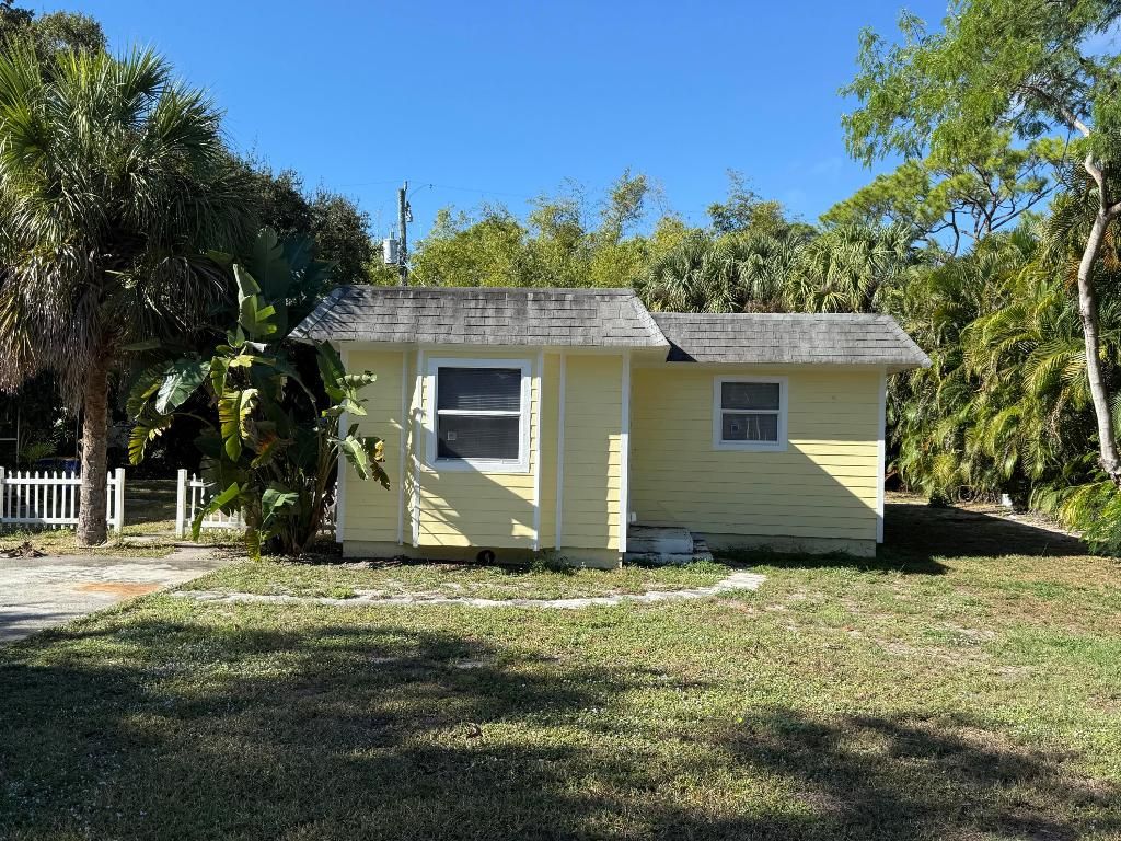 Photo of 960 NE Key Drive, Jensen Beach, FL 34957 (MLS # R11153907)