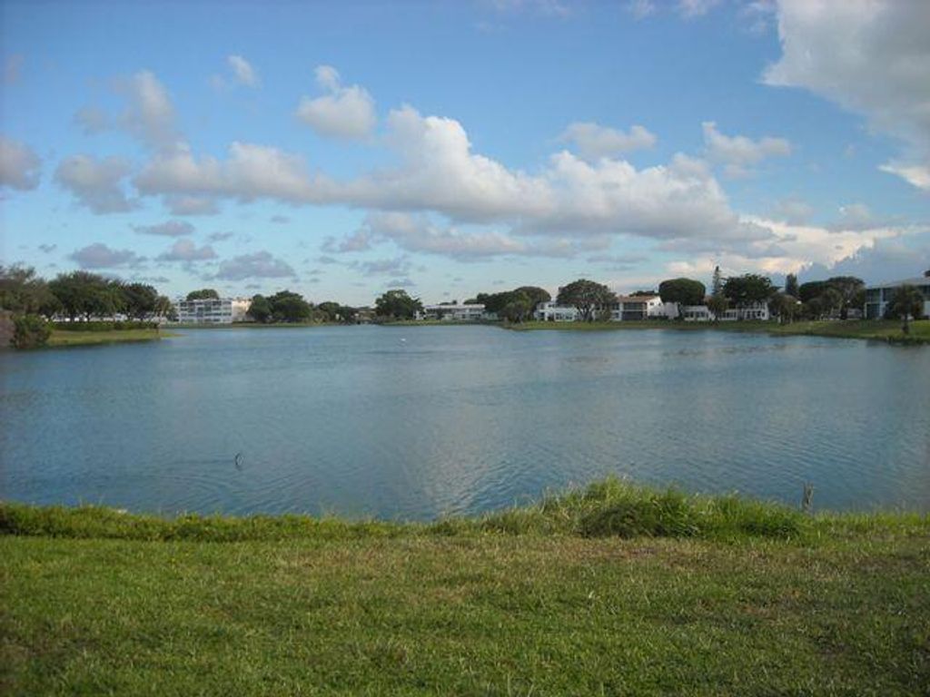 Photo of 358 Chatham R, West Palm Beach, FL 33417 (MLS # R11168749)