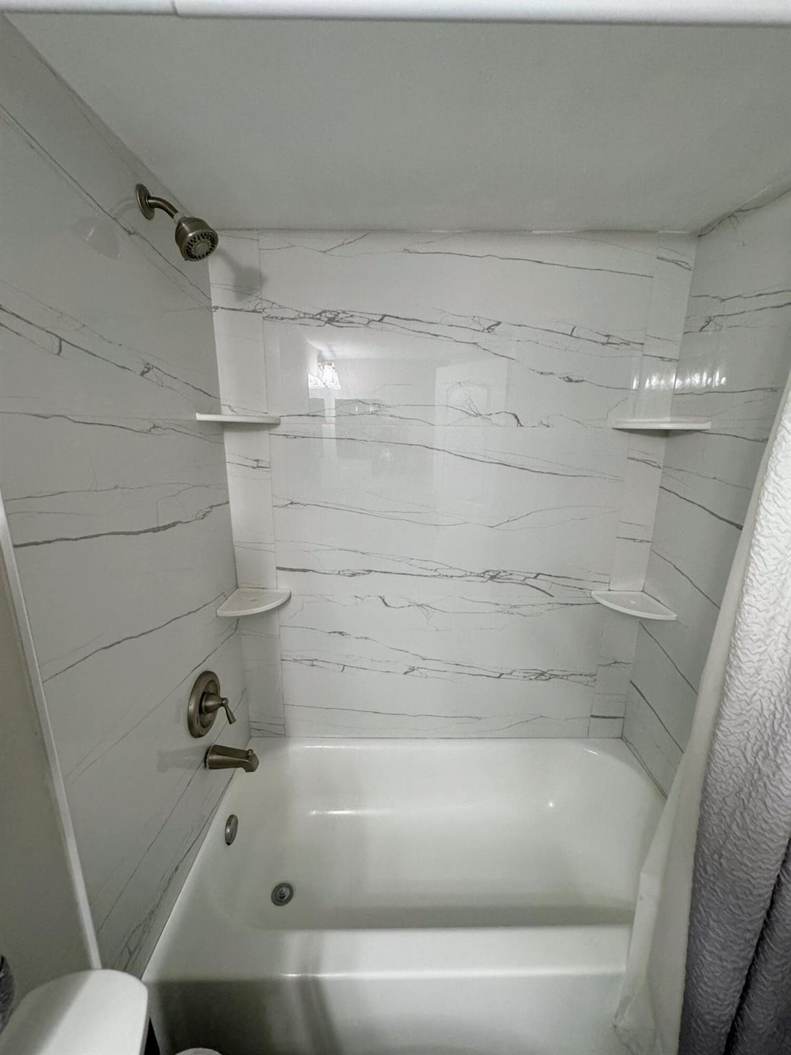 HYPOLUXOS MARINERS CAY CO - Residential Lease