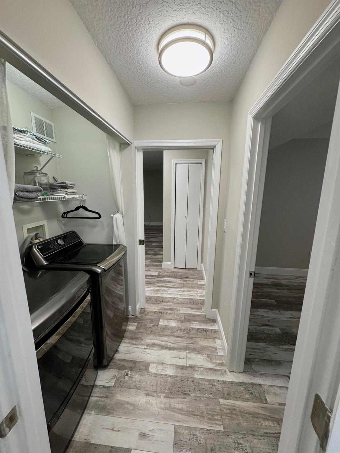 HYPOLUXOS MARINERS CAY CO - Residential Lease