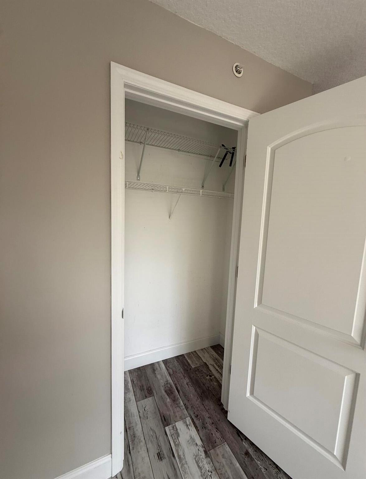 HYPOLUXOS MARINERS CAY CO - Residential Lease