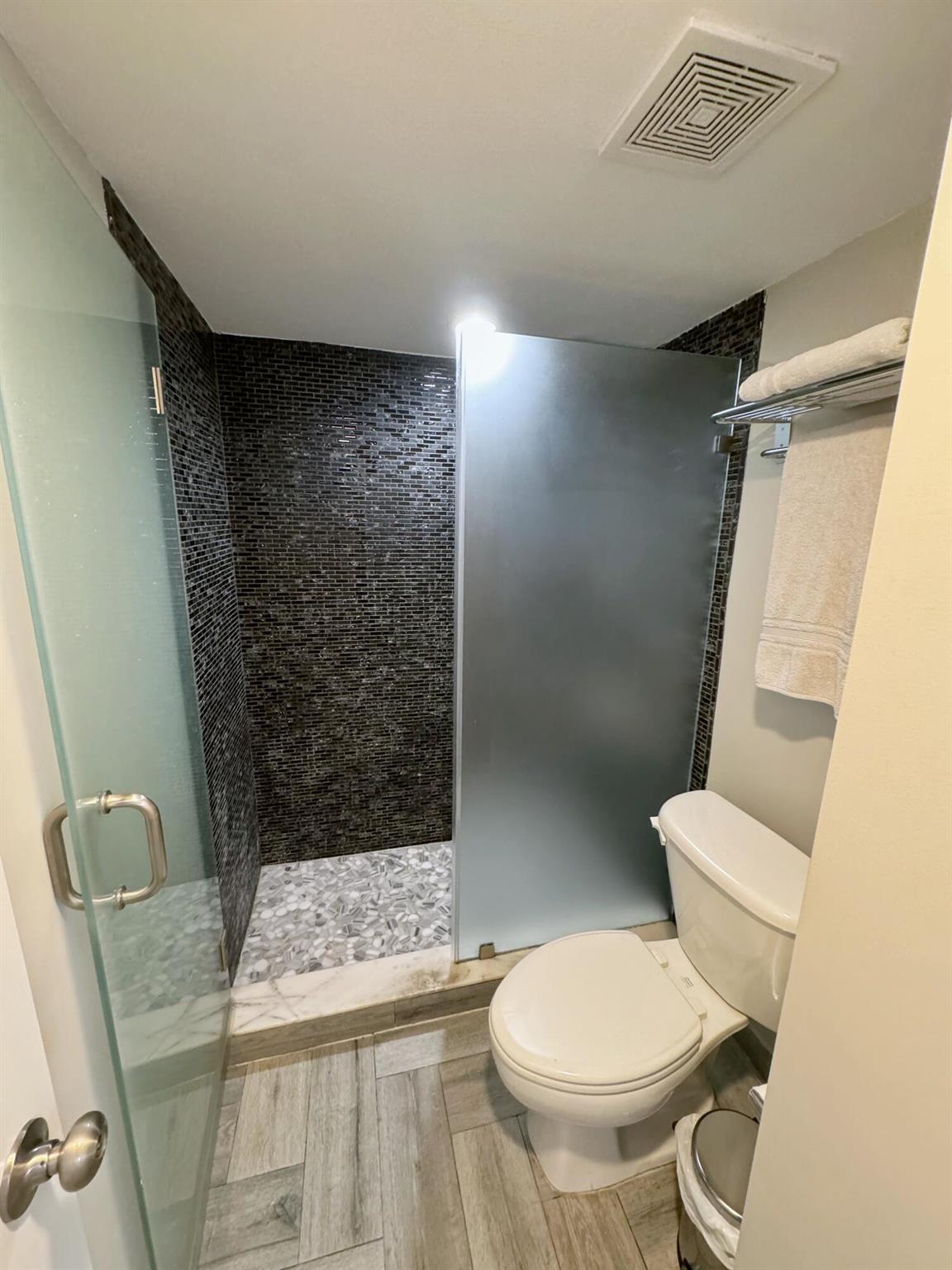 HYPOLUXOS MARINERS CAY CO - Residential Lease