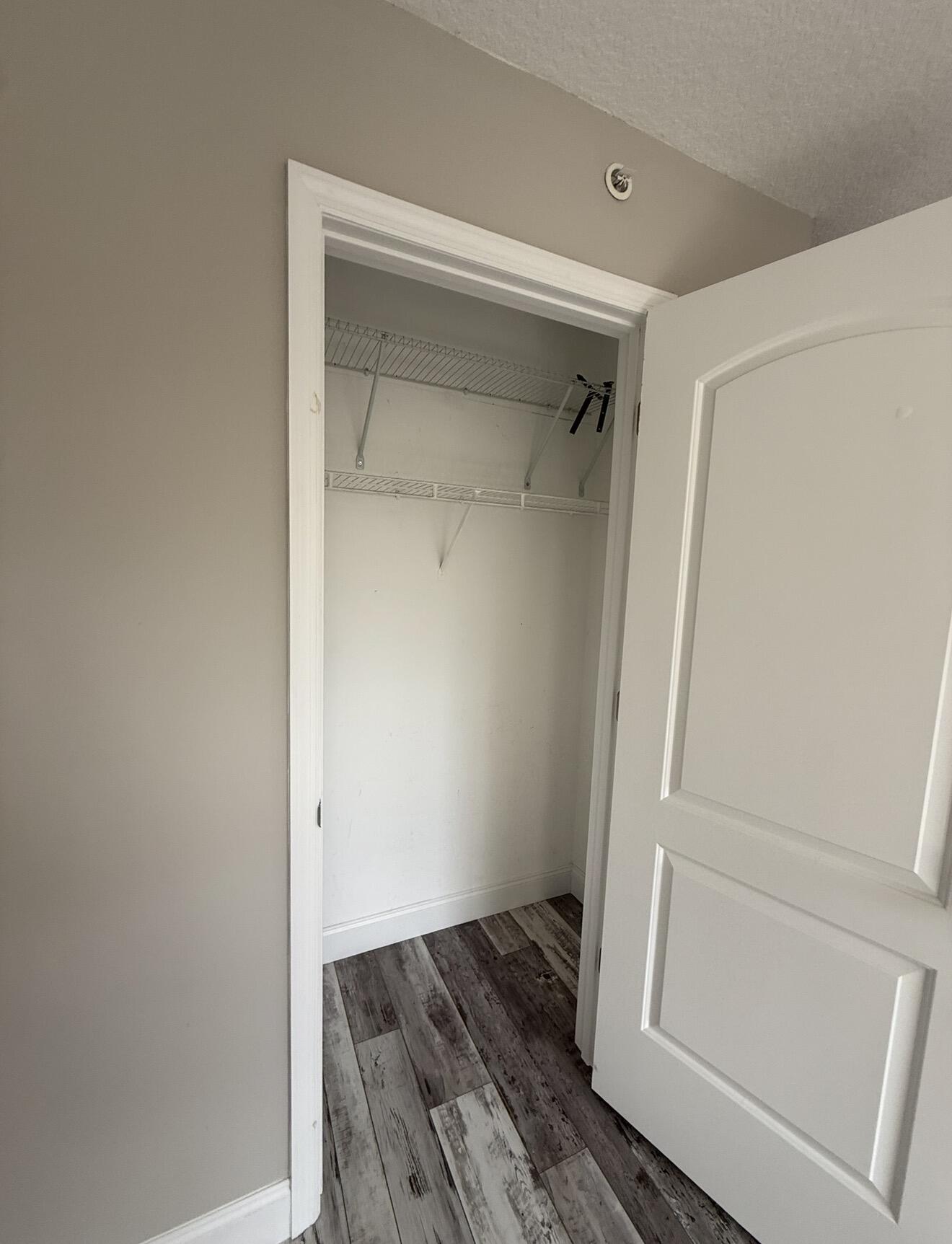 HYPOLUXOS MARINERS CAY CO - Residential Lease