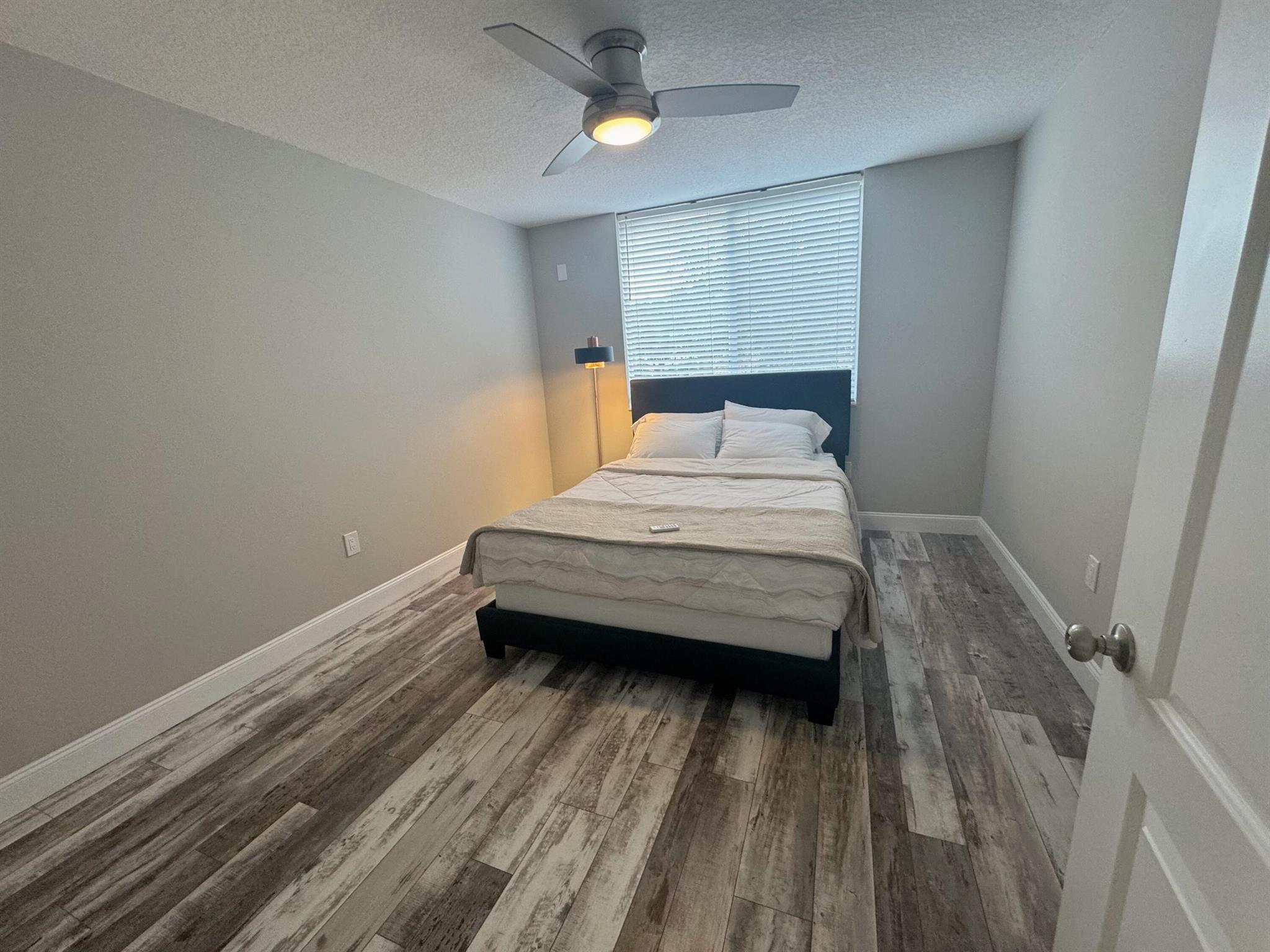 HYPOLUXOS MARINERS CAY CO - Residential Lease