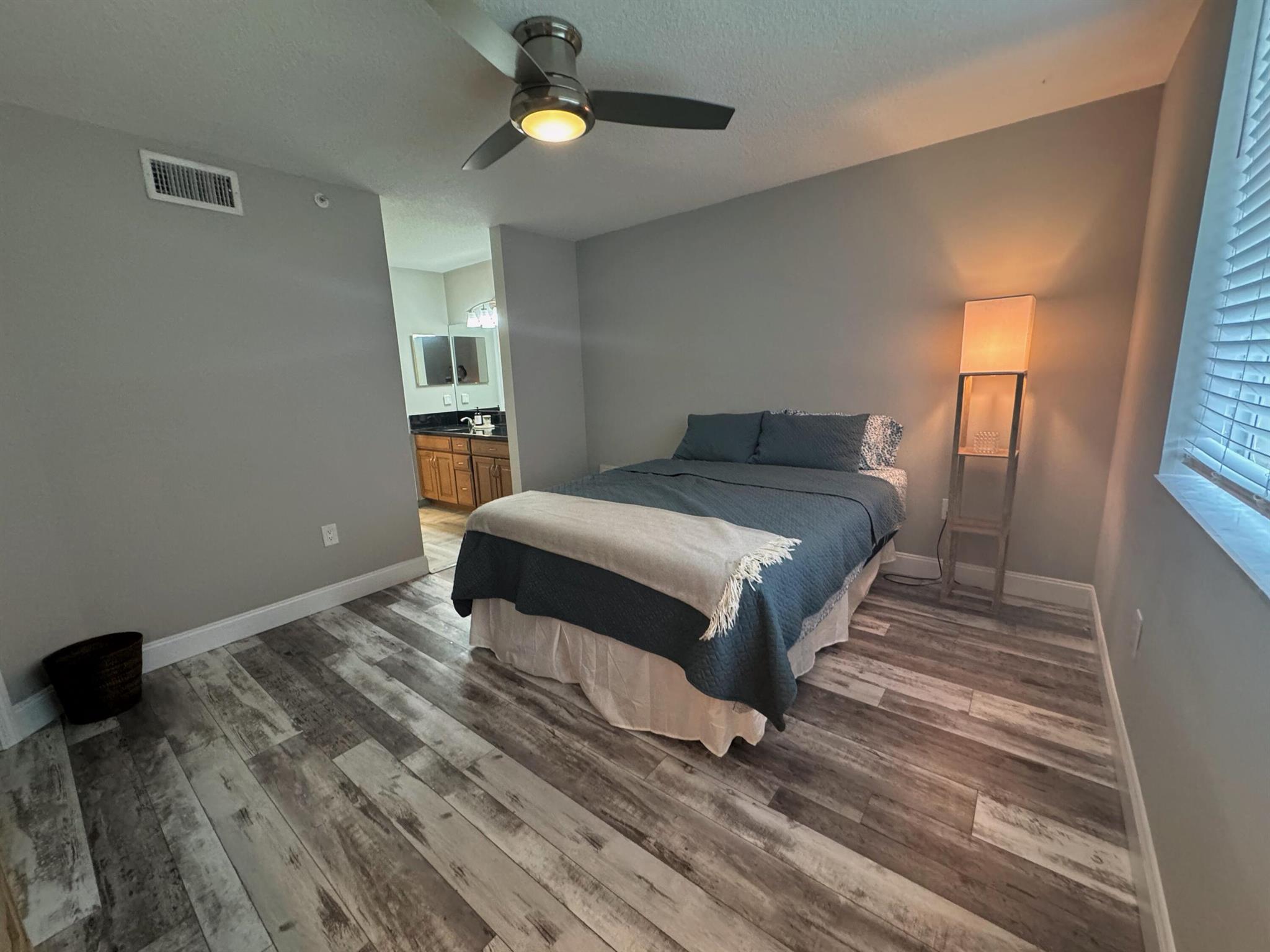 HYPOLUXOS MARINERS CAY CO - Residential Lease