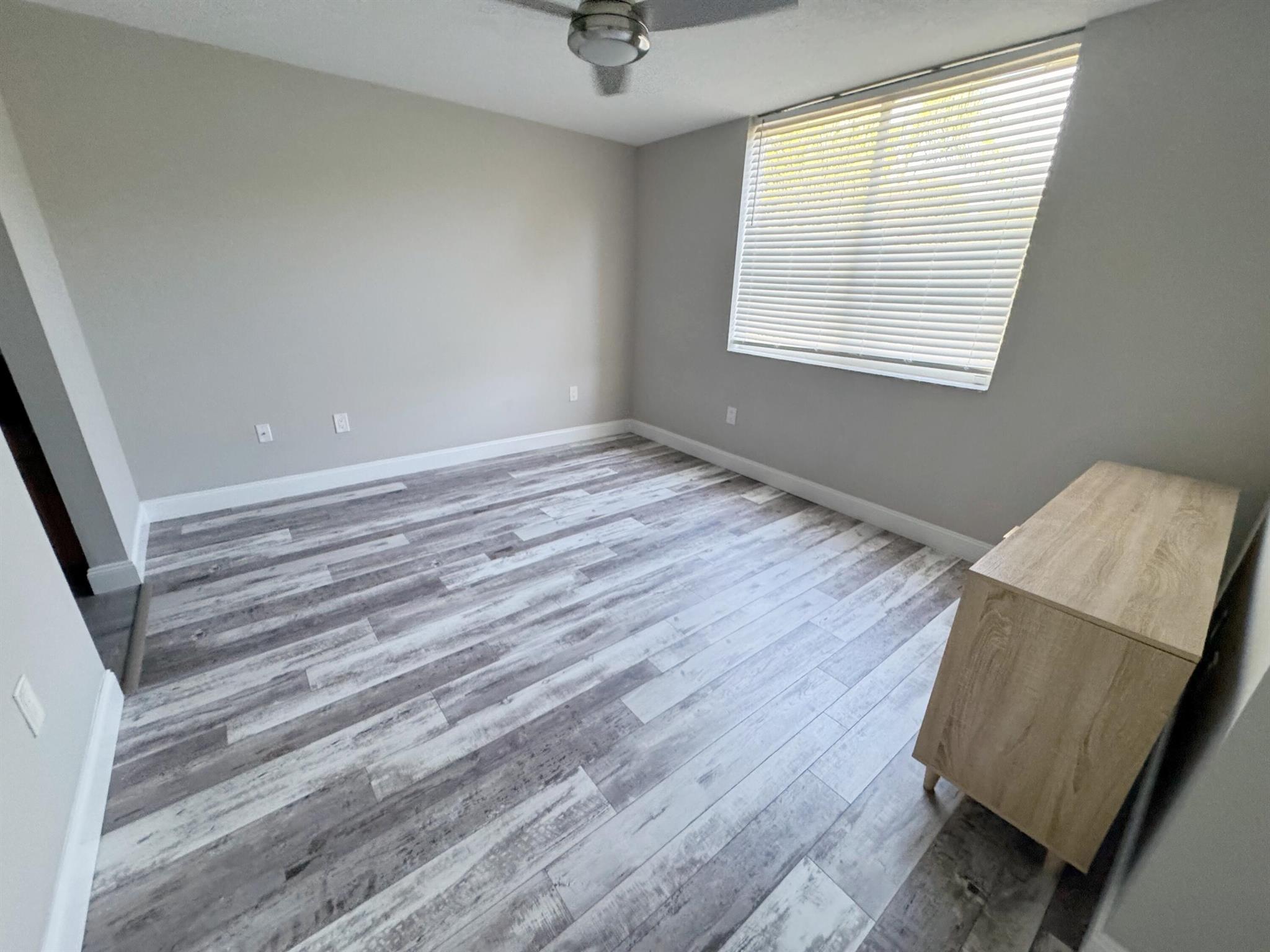 HYPOLUXOS MARINERS CAY CO - Residential Lease