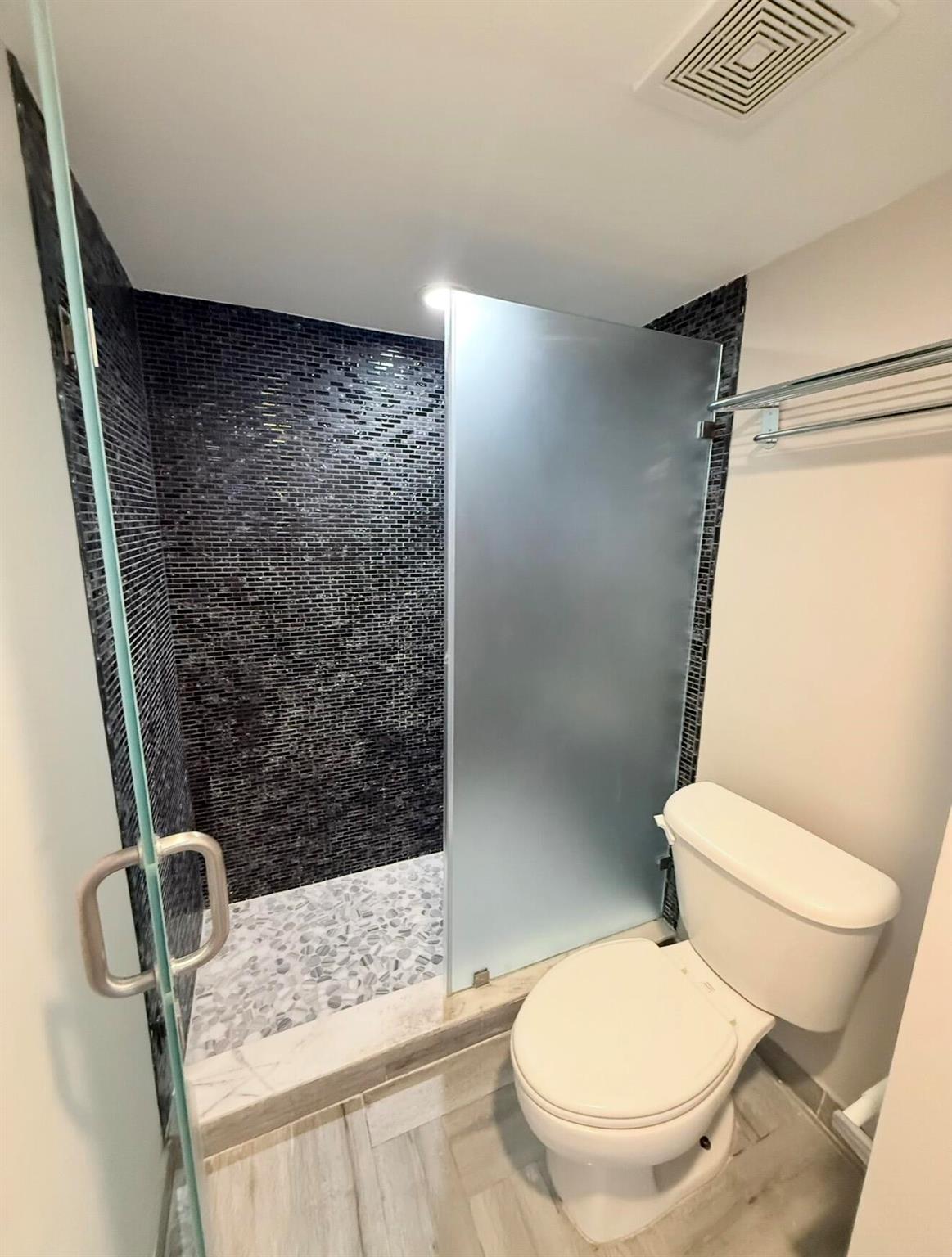 HYPOLUXOS MARINERS CAY CO - Residential Lease