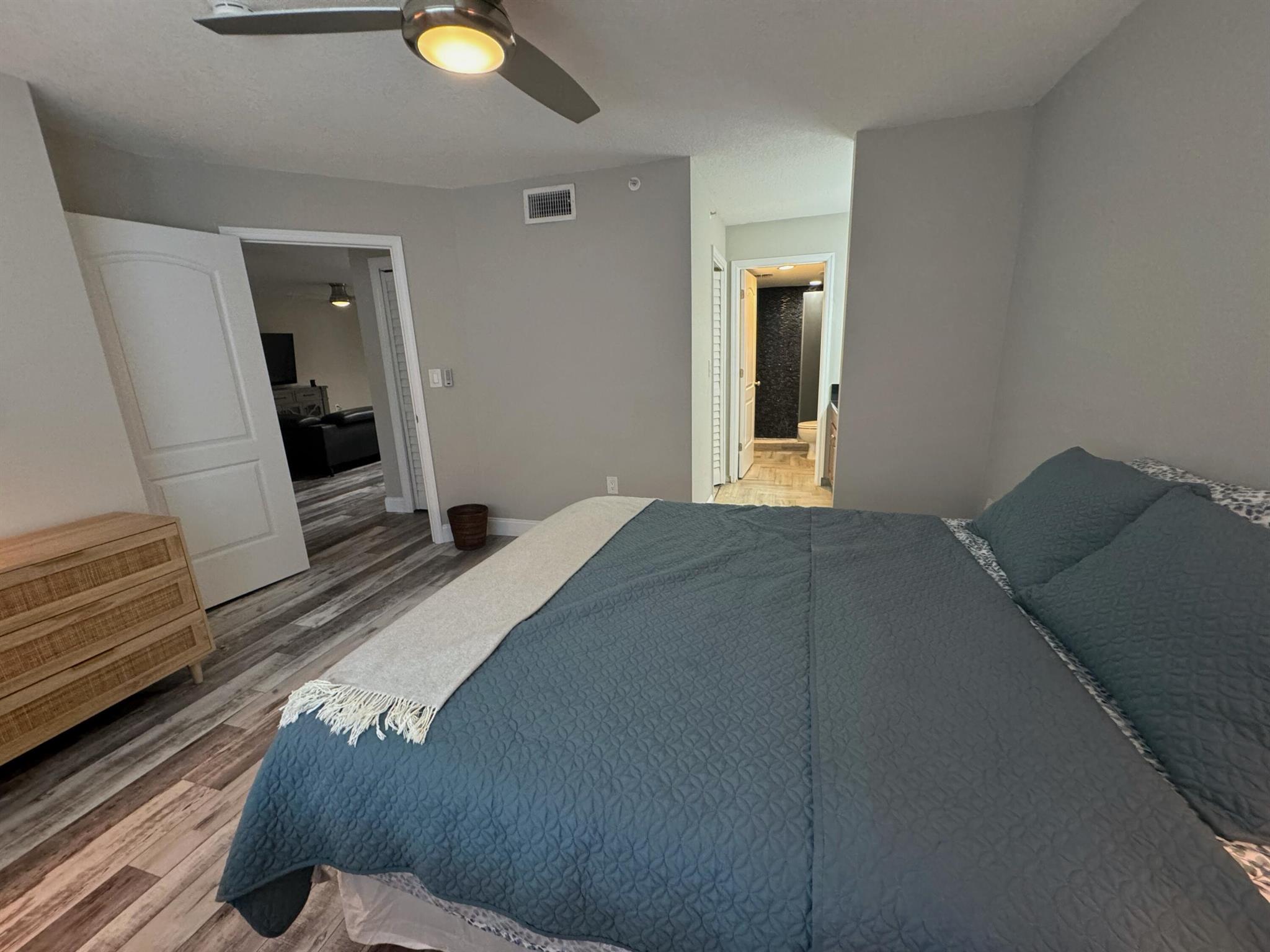 HYPOLUXOS MARINERS CAY CO - Residential Lease