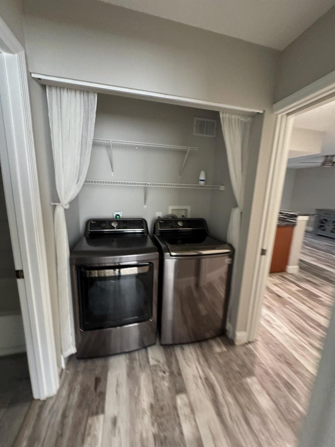 HYPOLUXOS MARINERS CAY CO - Residential Lease