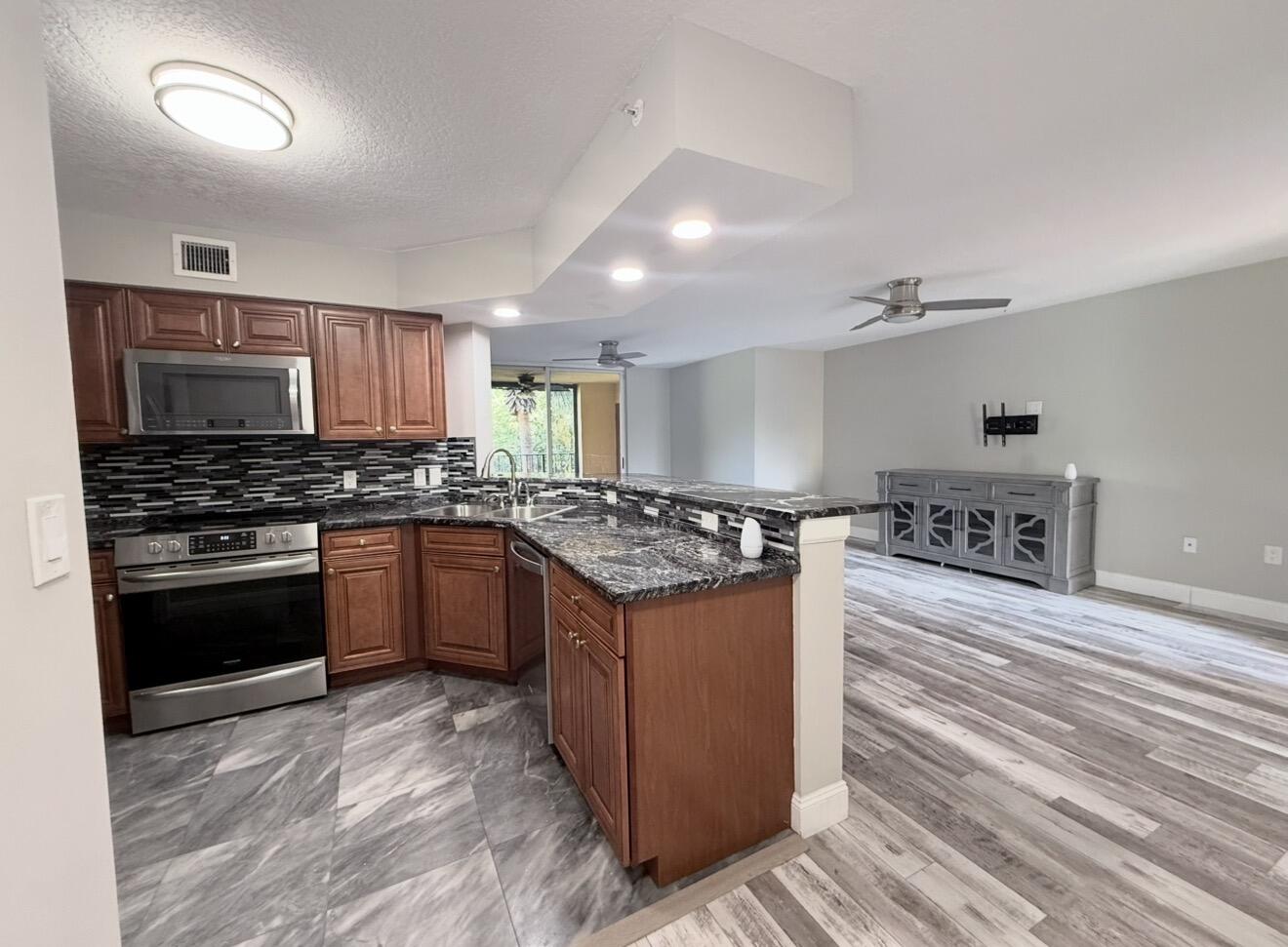 HYPOLUXOS MARINERS CAY CO - Residential Lease