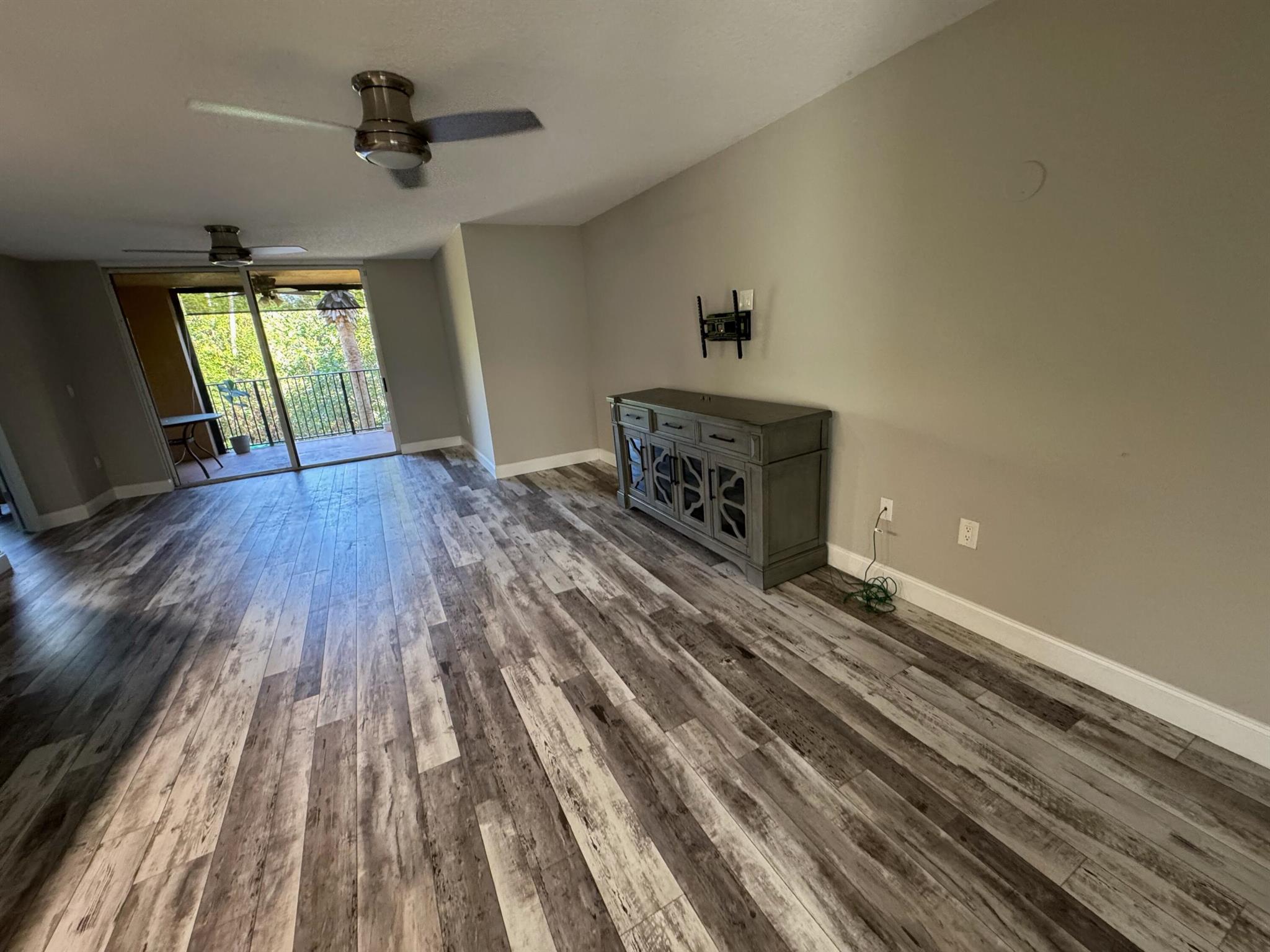 HYPOLUXOS MARINERS CAY CO - Residential Lease