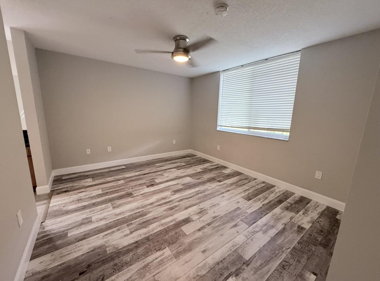 HYPOLUXOS MARINERS CAY CO - Residential Lease