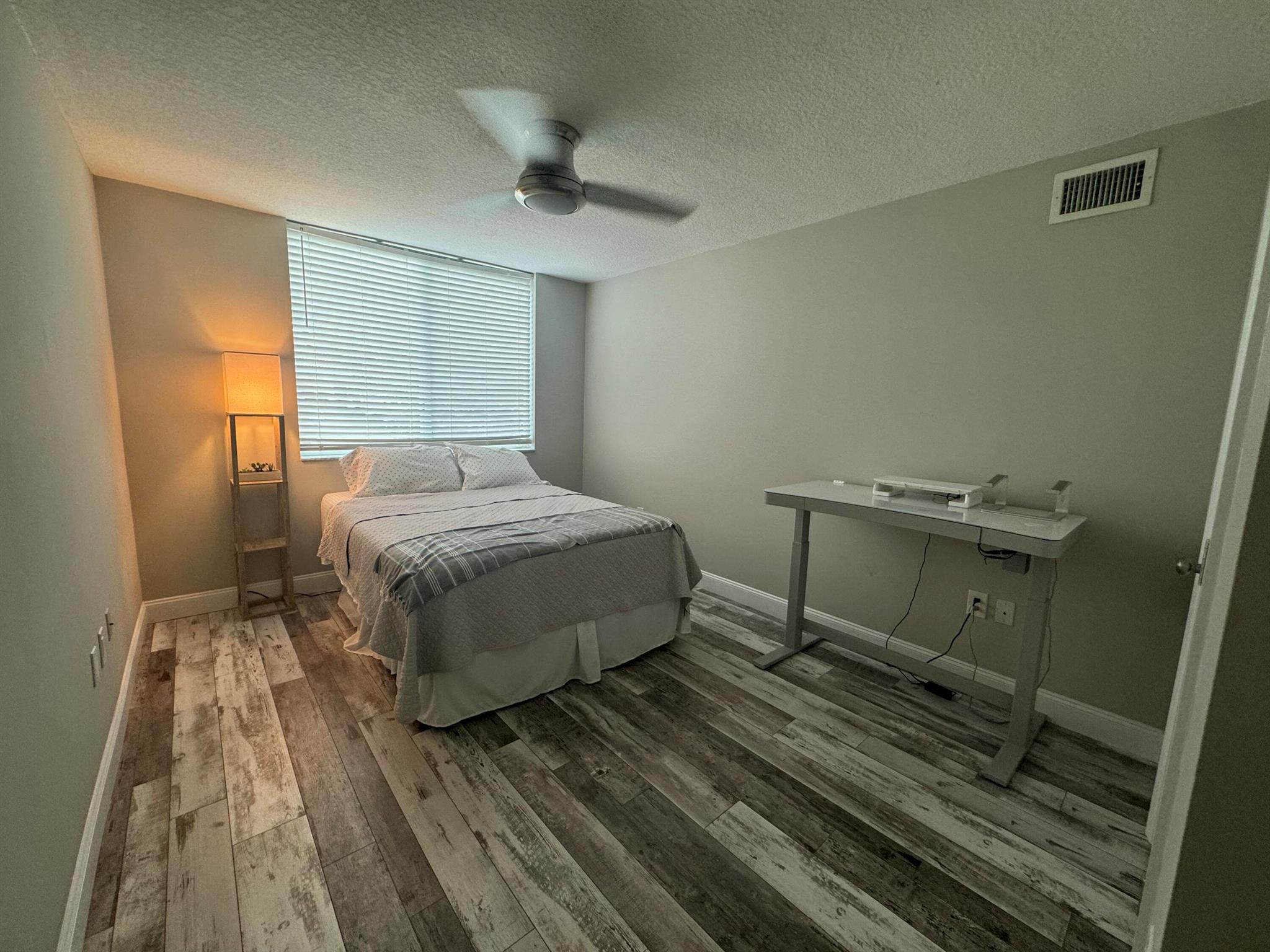 HYPOLUXOS MARINERS CAY CO - Residential Lease