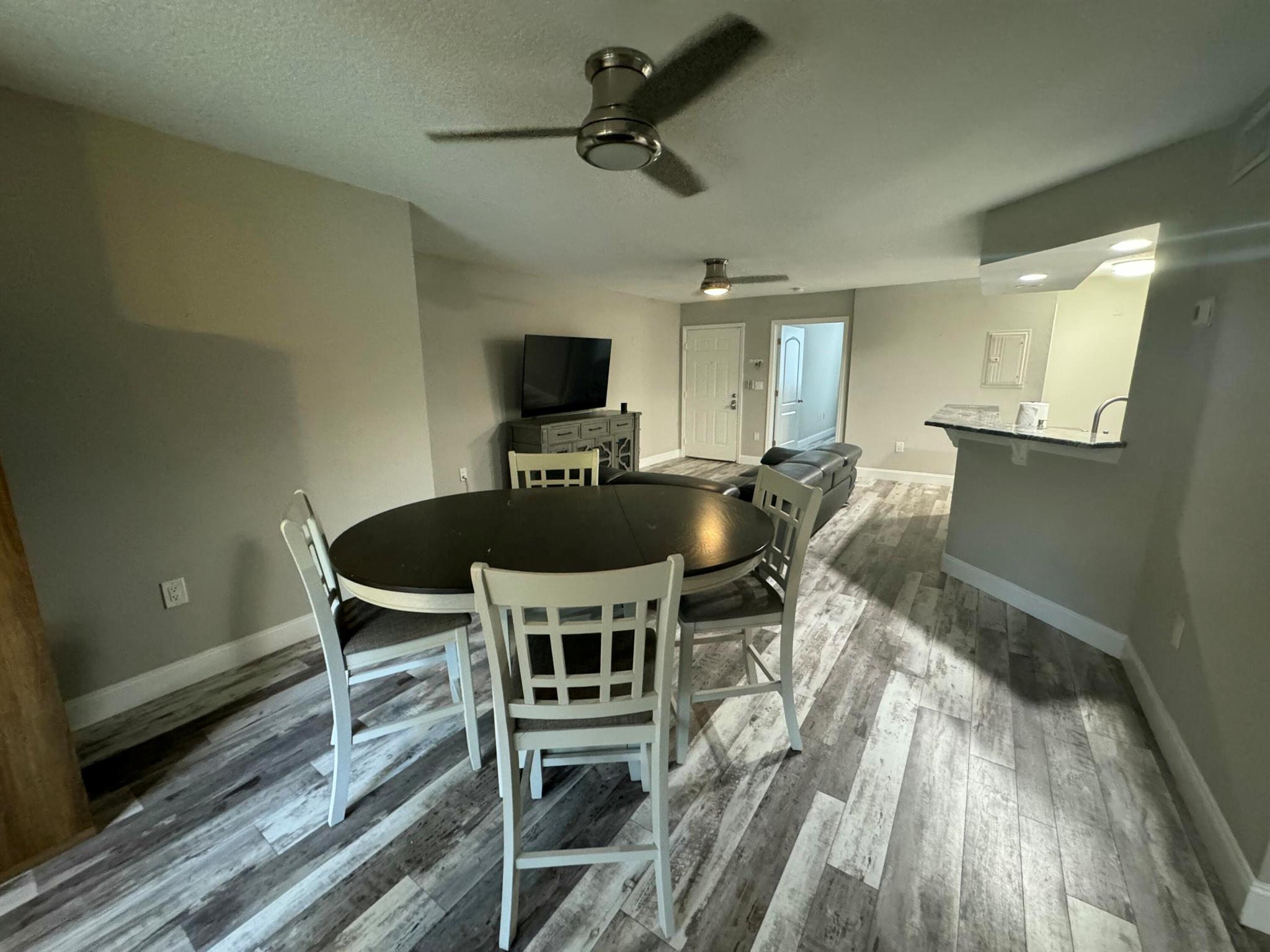 HYPOLUXOS MARINERS CAY CO - Residential Lease