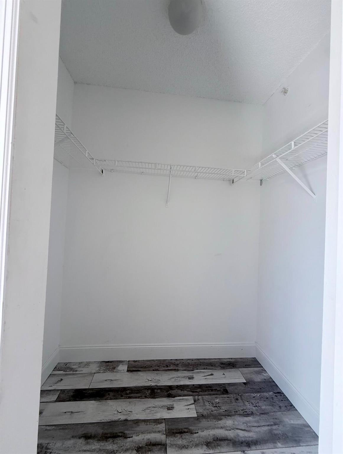 HYPOLUXOS MARINERS CAY CO - Residential Lease