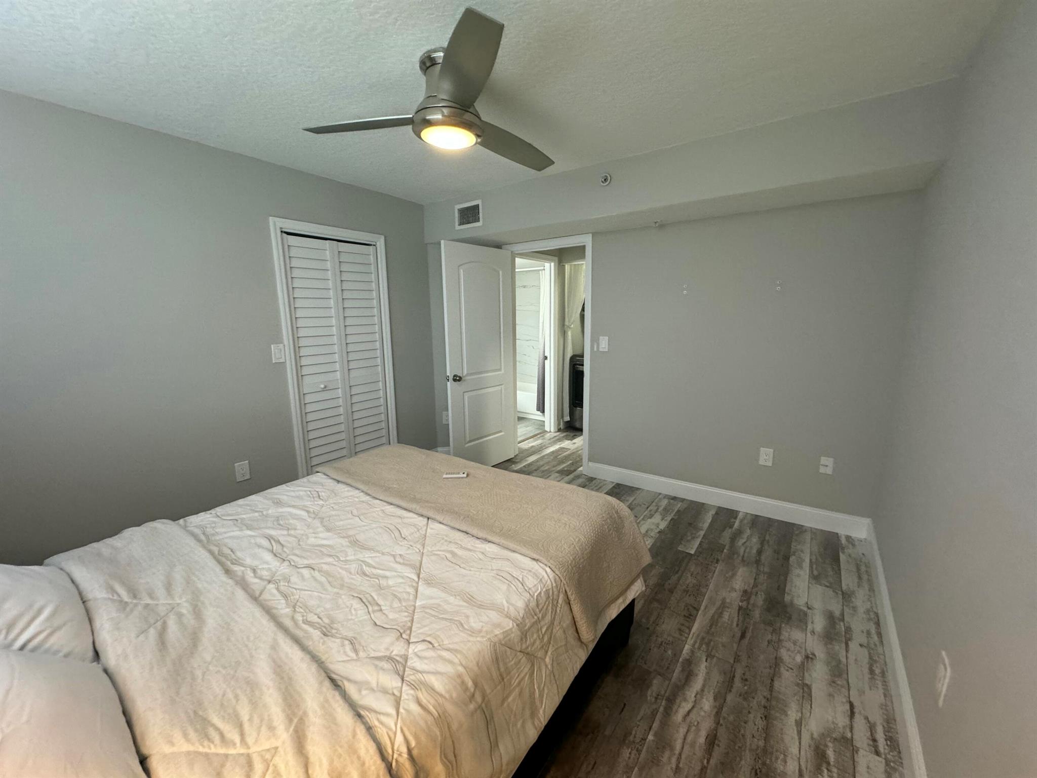 HYPOLUXOS MARINERS CAY CO - Residential Lease