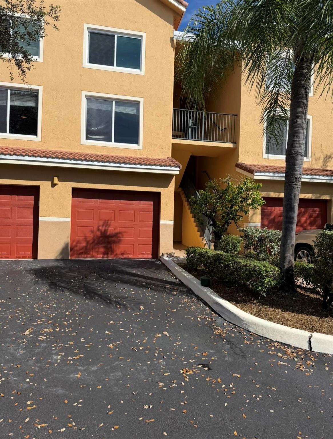 HYPOLUXOS MARINERS CAY CO - Residential Lease