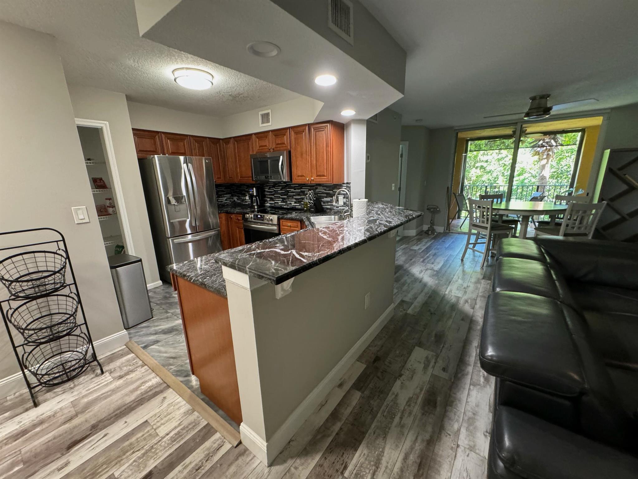 HYPOLUXOS MARINERS CAY CO - Residential Lease