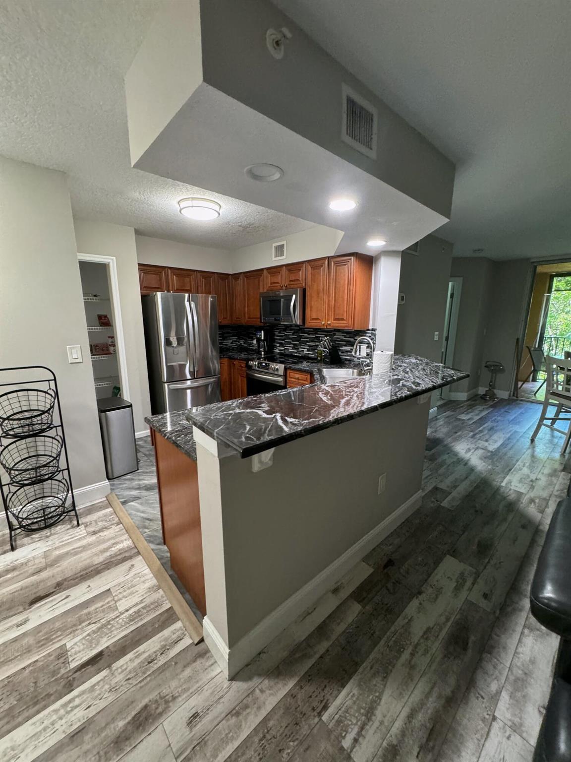 HYPOLUXOS MARINERS CAY CO - Residential Lease