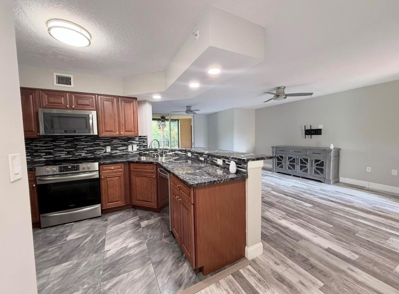 HYPOLUXOS MARINERS CAY CO - Residential Lease