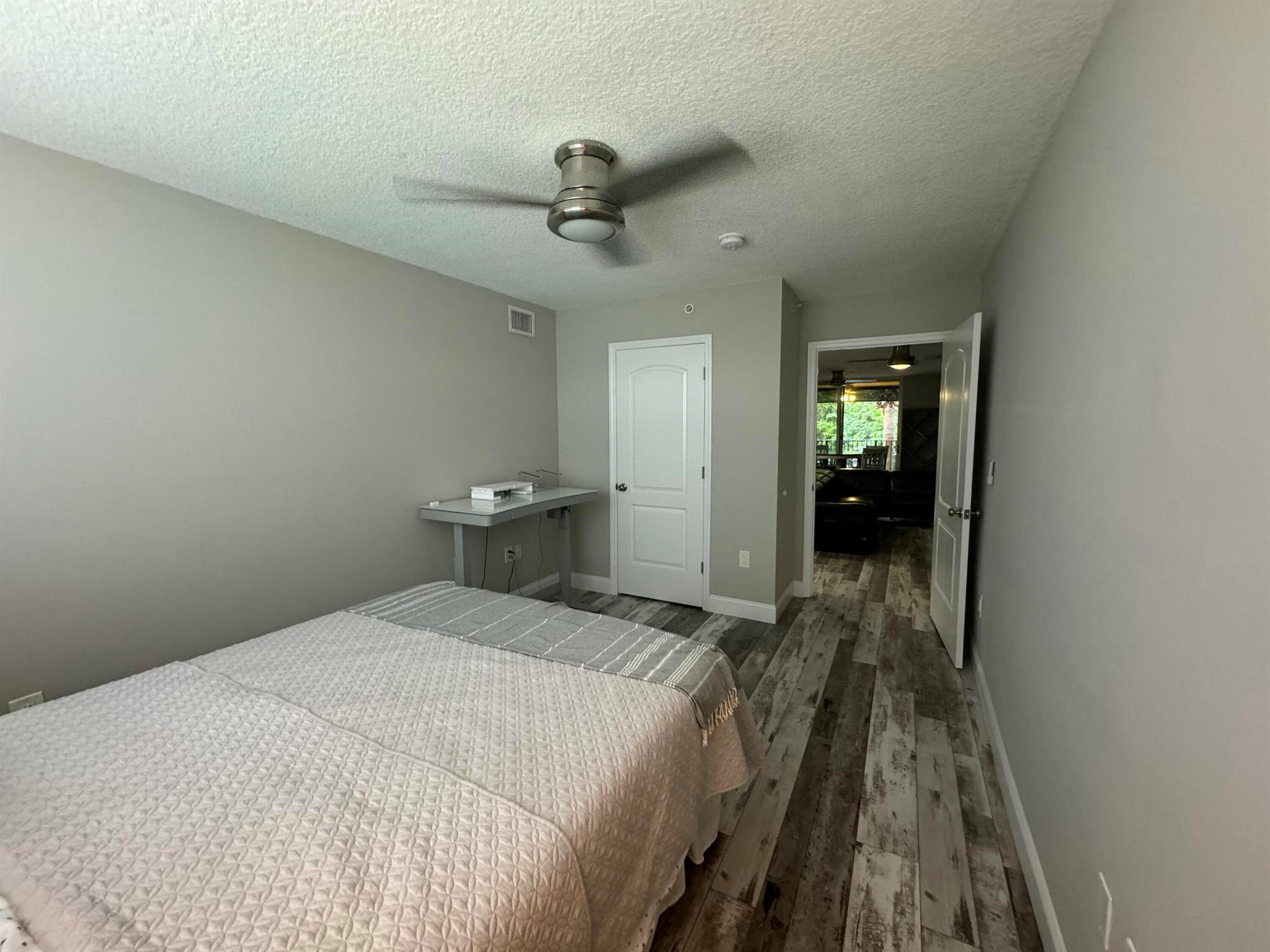 HYPOLUXOS MARINERS CAY CO - Residential Lease