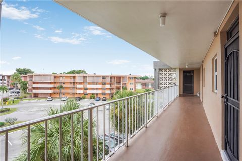 A home in Lauderdale Lakes