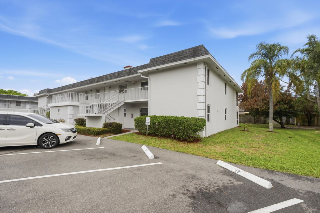 Photo of 1166 6th Avenue #B8, Vero Beach, FL 32960 (MLS # B26006997)