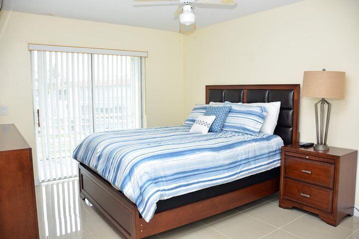 REGAL PALMS TRAFALGAR CONDO - Residential Lease