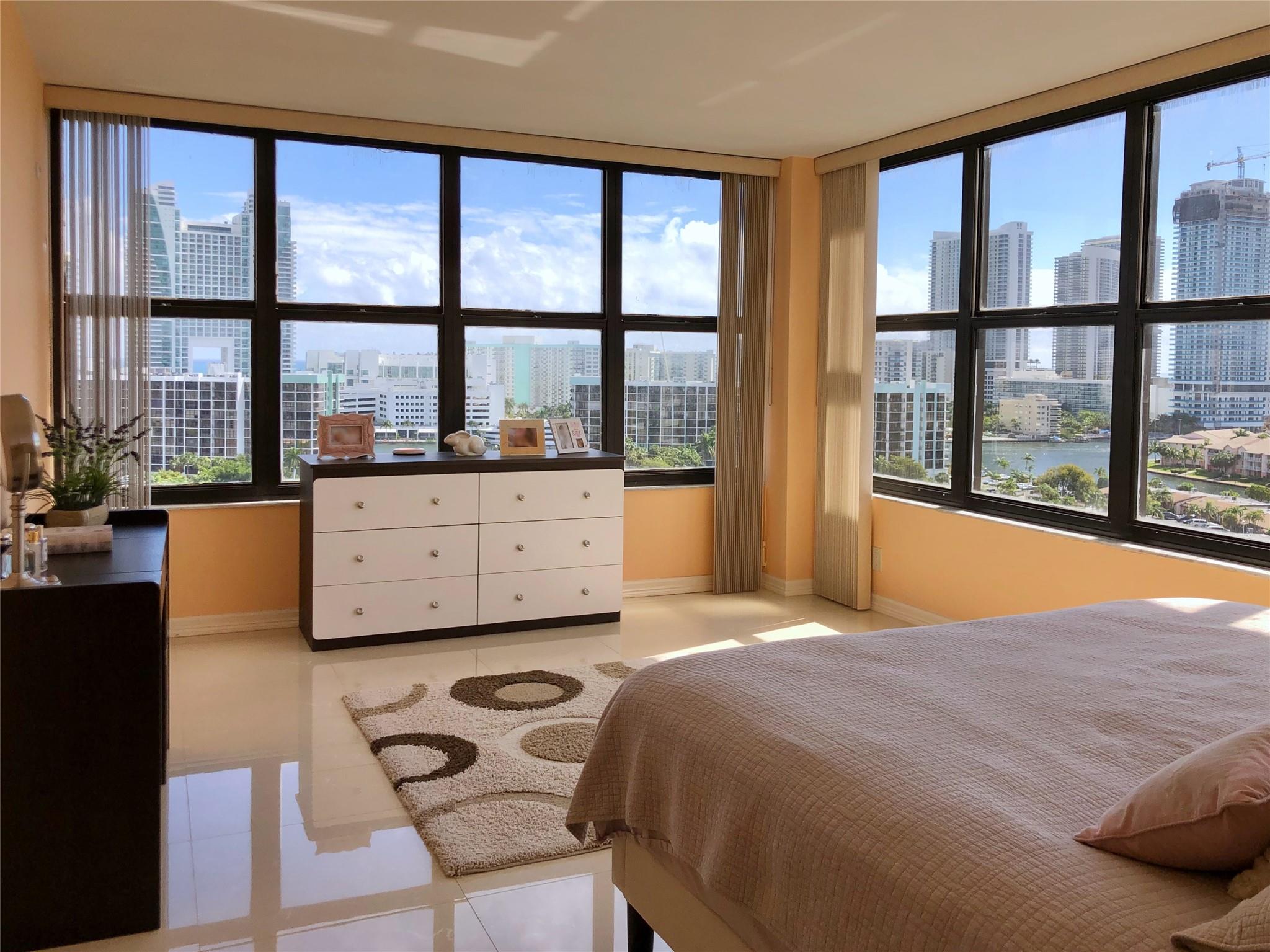 View photos, virtual tours, details... 2500 Parkview Dr 1501