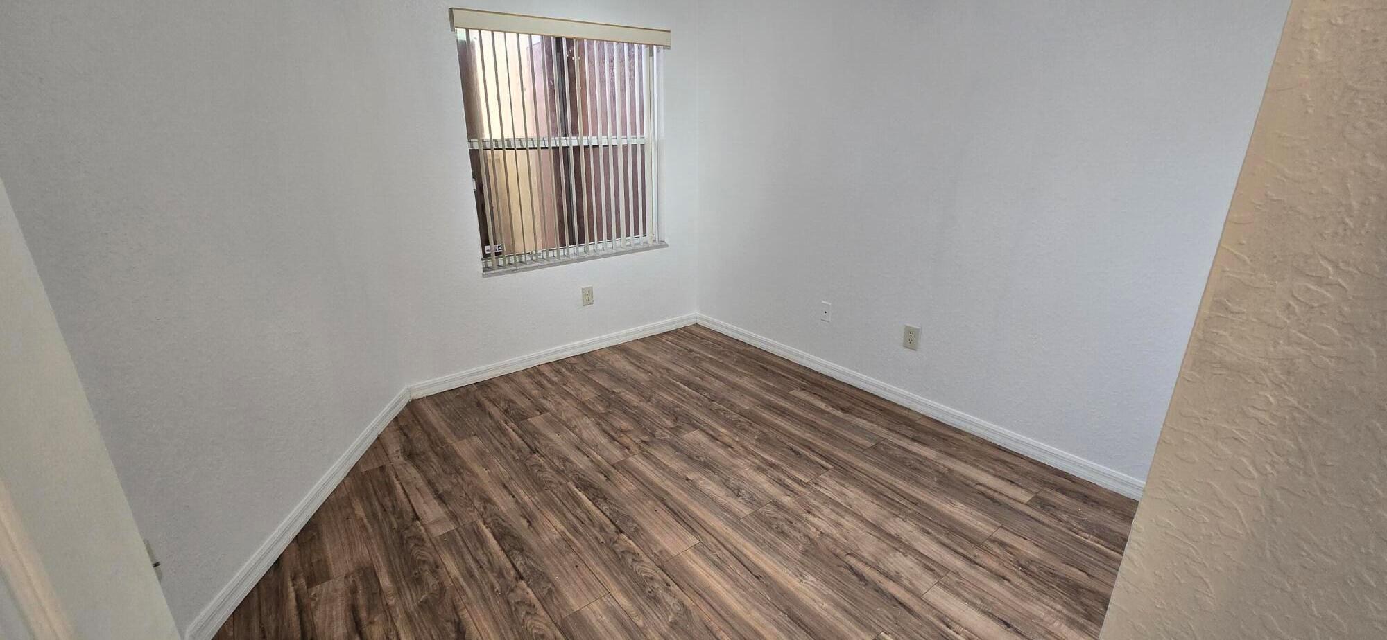 VILLAS AT HARBOR ISLES CO - Residential Lease