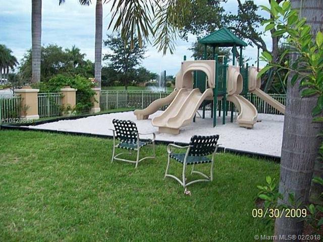 VILLAS AT HARBOR ISLES CO - Residential Lease