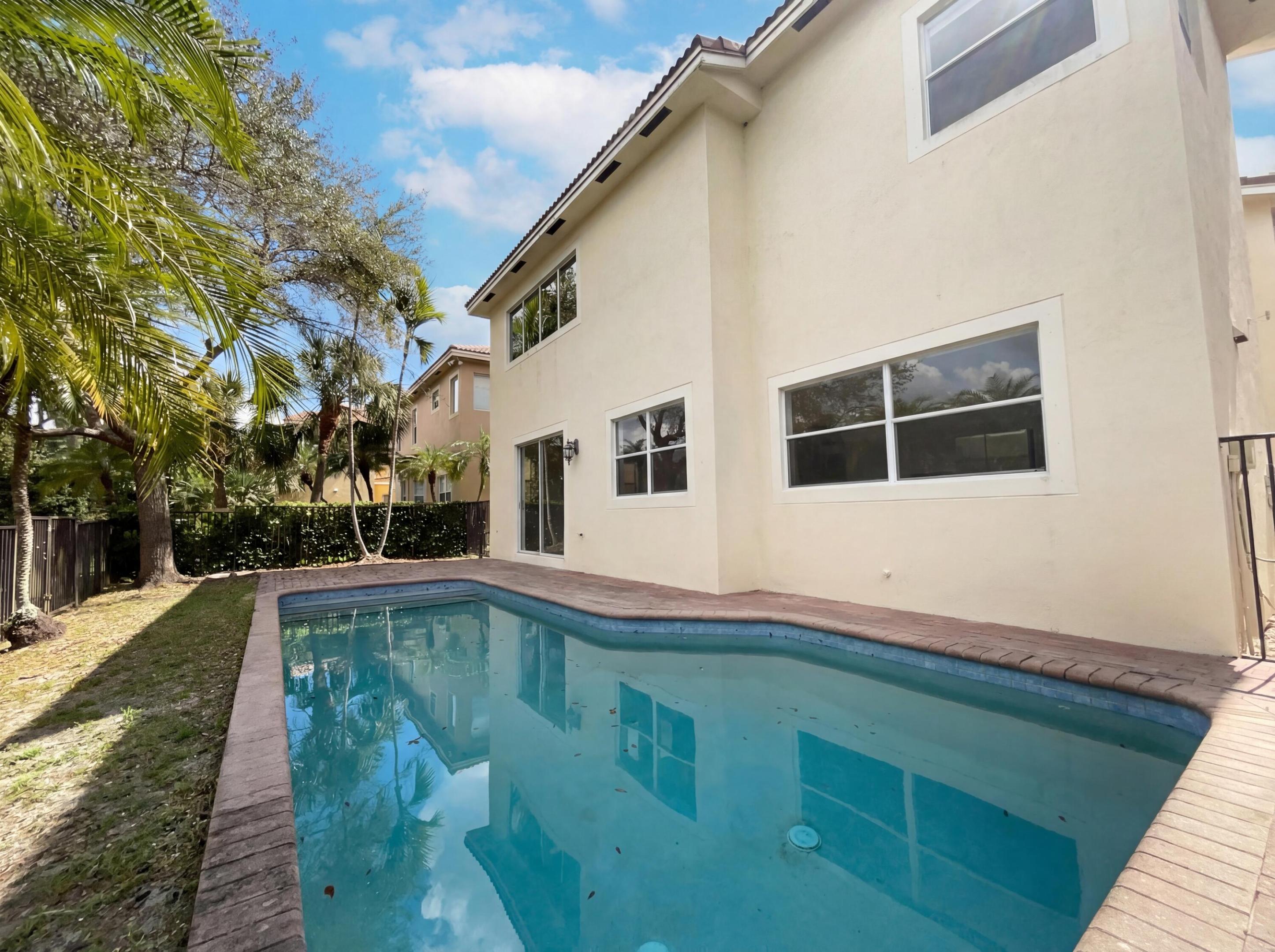 COLONY COURT - Residential