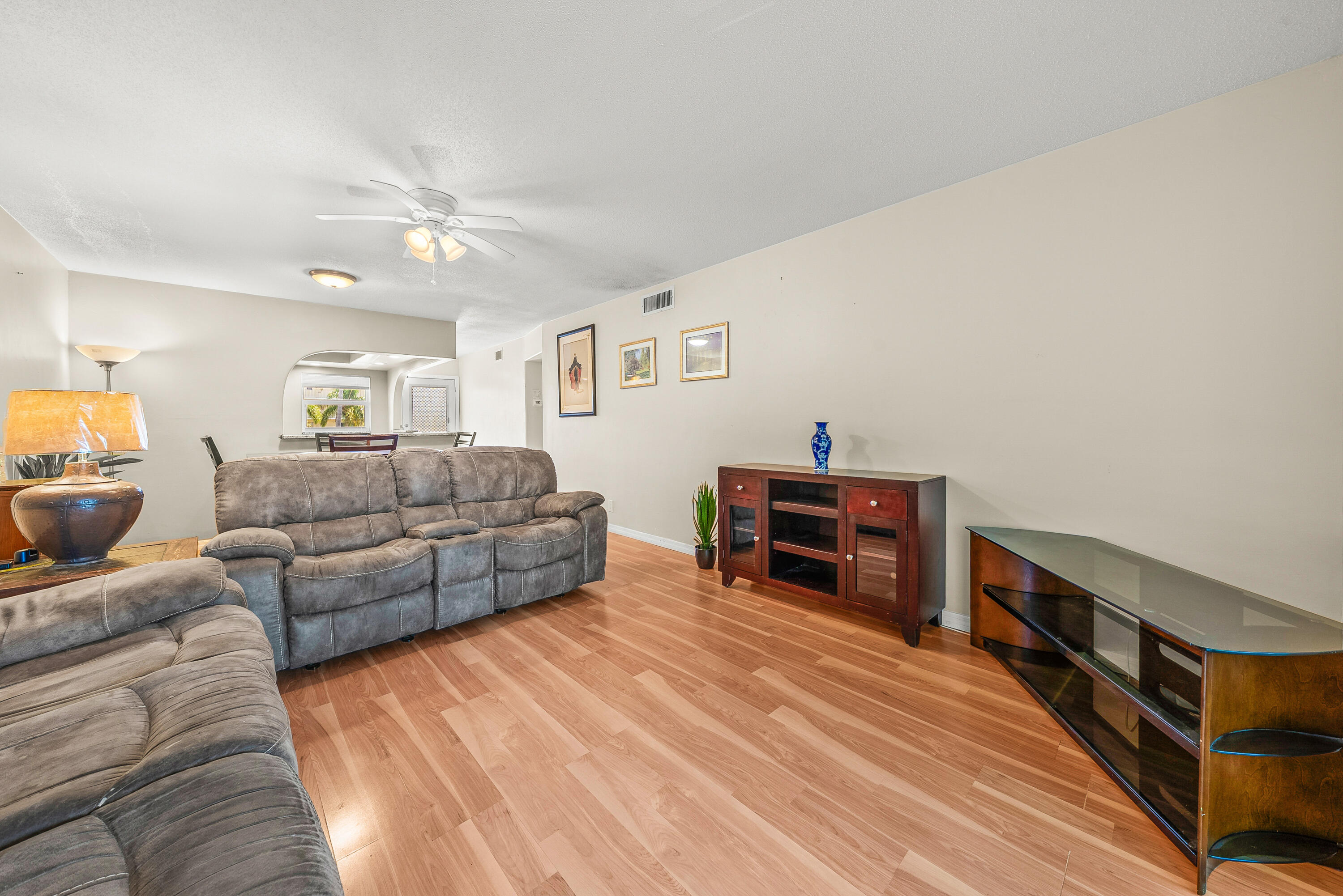 VILLAGE ROYALE - Residential