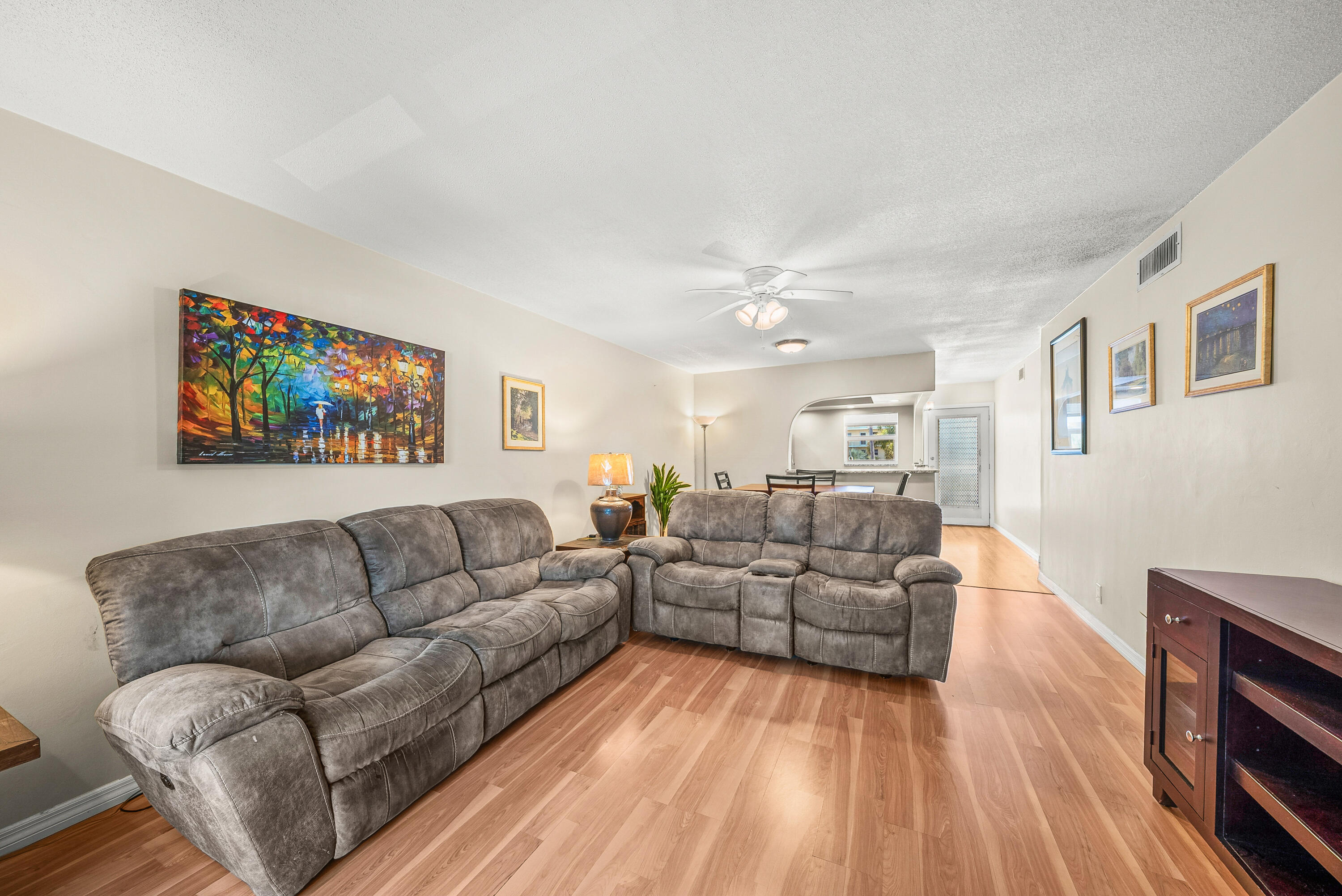 VILLAGE ROYALE - Residential