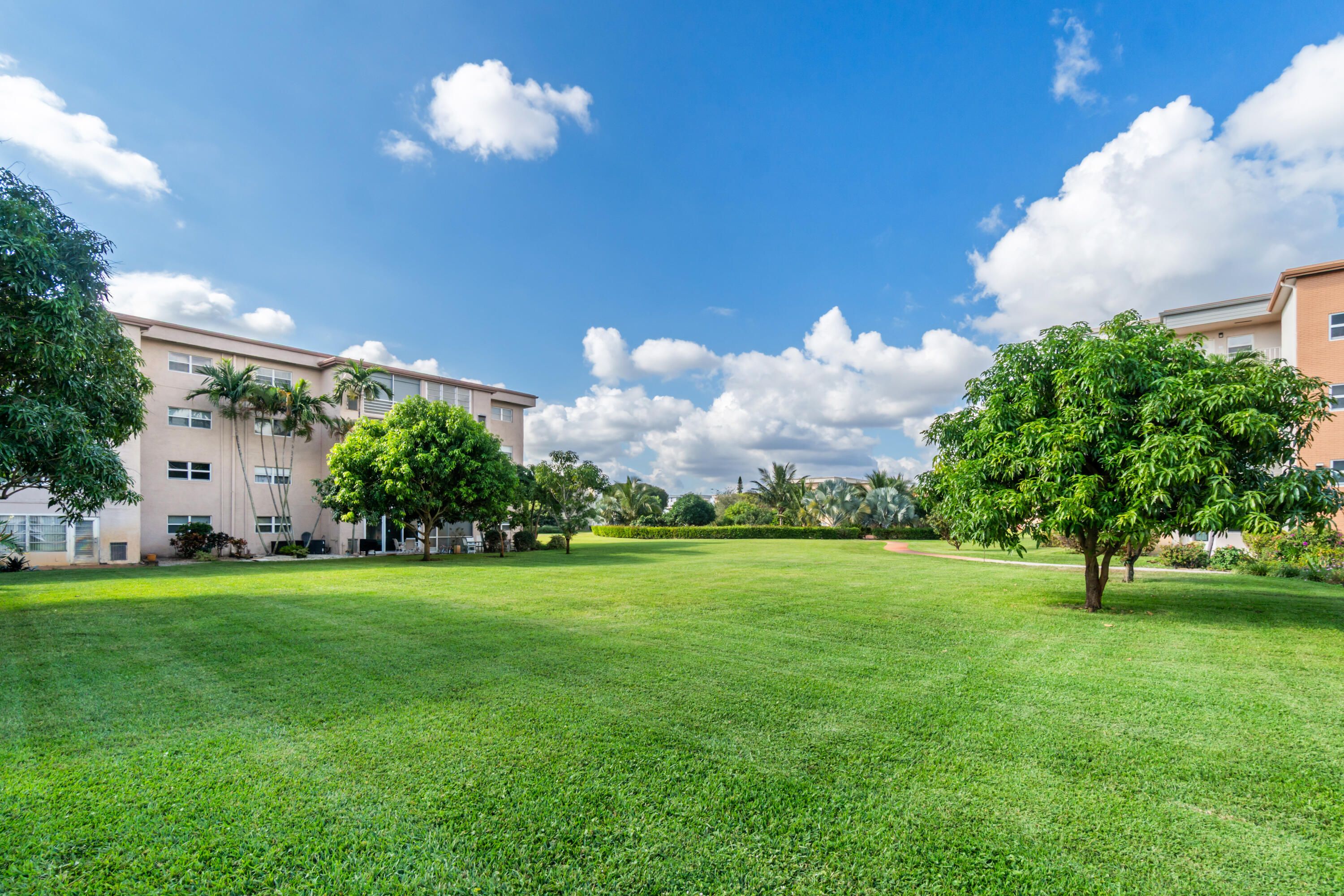 VILLAGE ROYALE - Residential