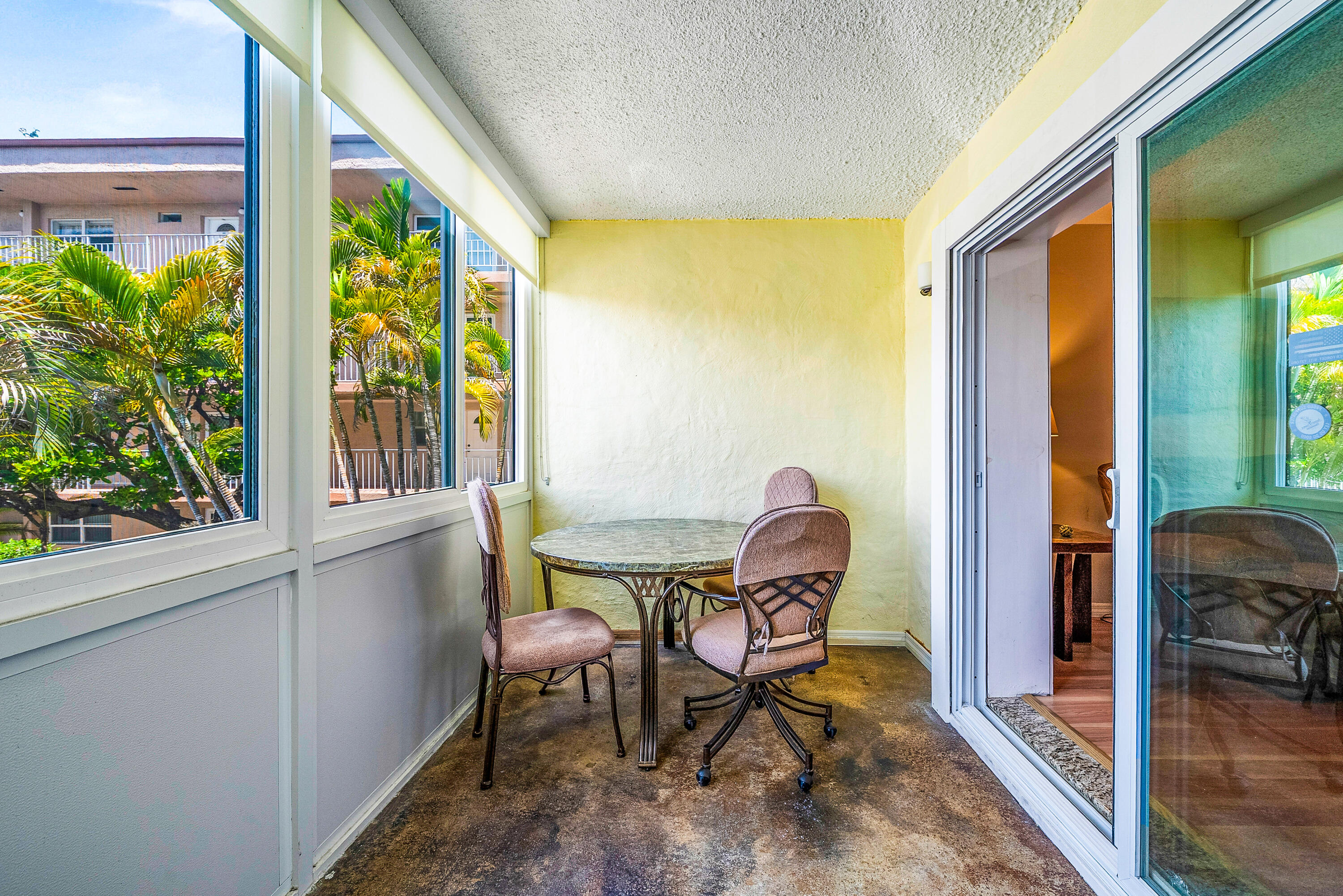 VILLAGE ROYALE - Residential