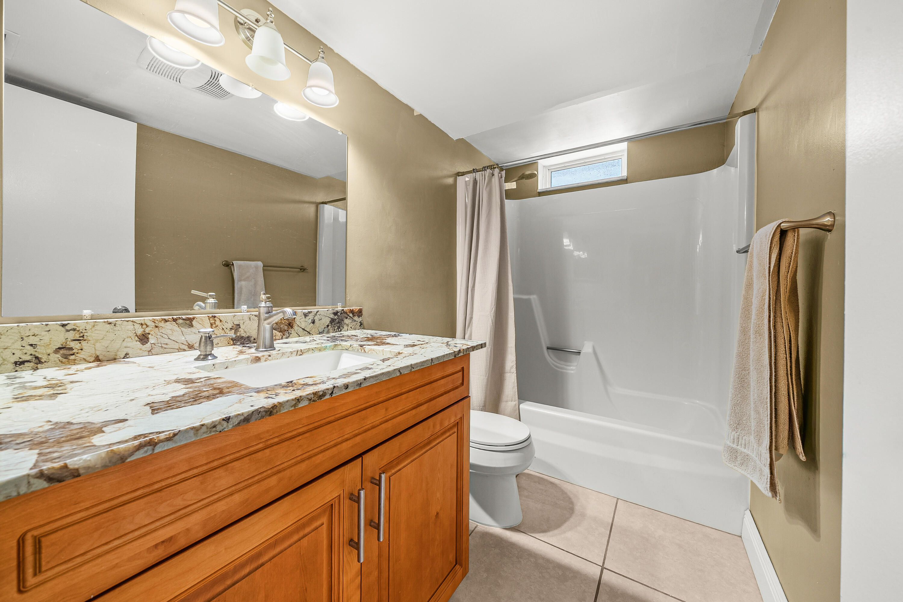 VILLAGE ROYALE - Residential