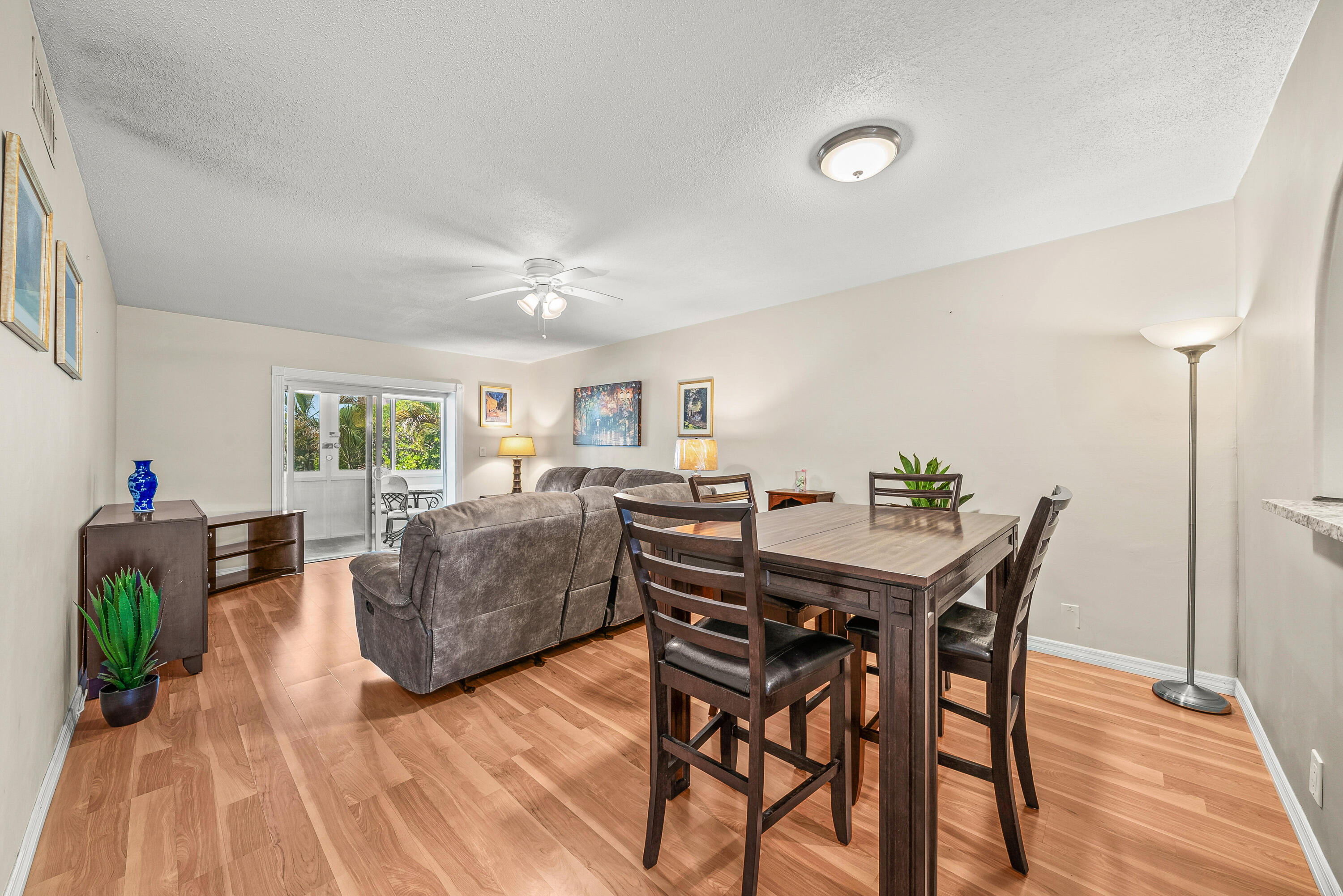 VILLAGE ROYALE - Residential