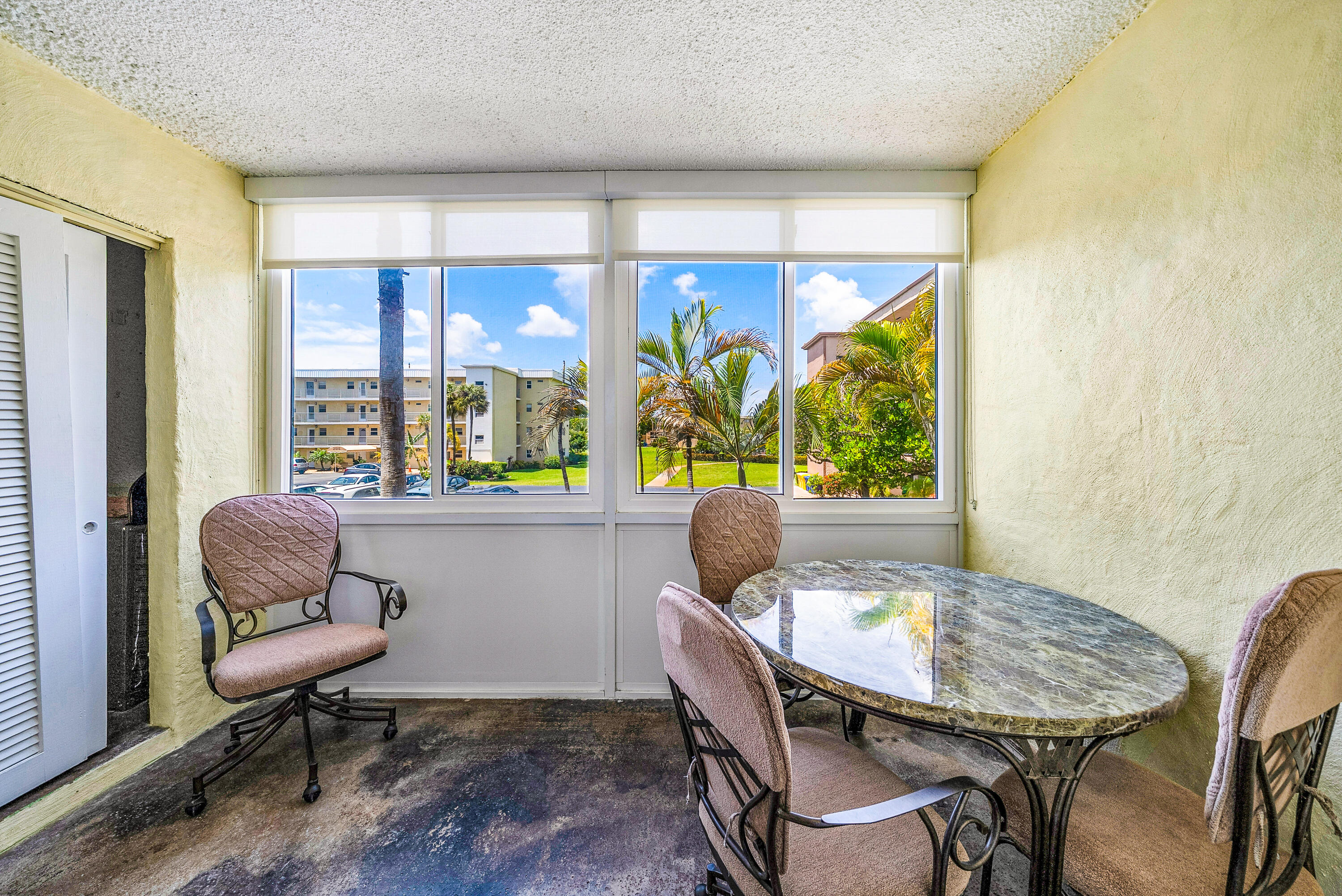 VILLAGE ROYALE - Residential