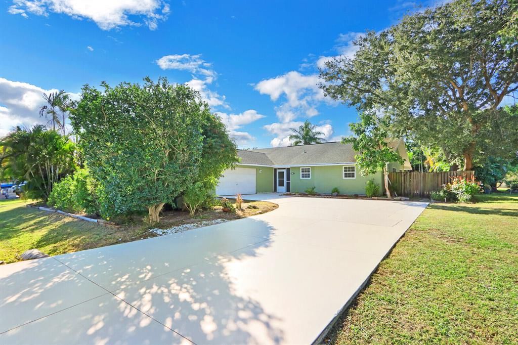 Photo of 1982 SE Crystal Mist Street, Port Saint Lucie, FL 34983 (MLS # R10752977)