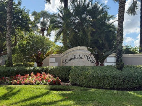Tiny photo for 1919 S CLUB Drive, Wellington, FL 33414 (MLS # B26070880)