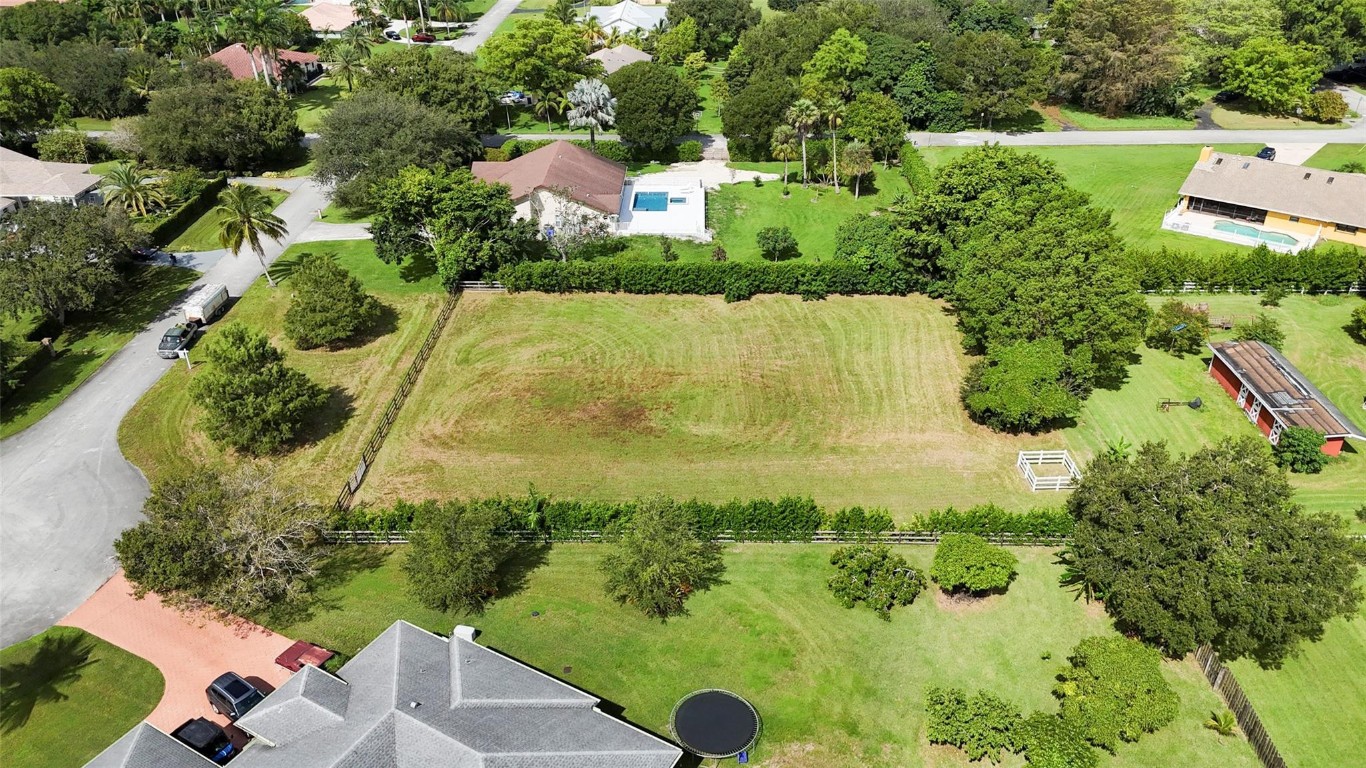 The Trails 143-35 B - Land