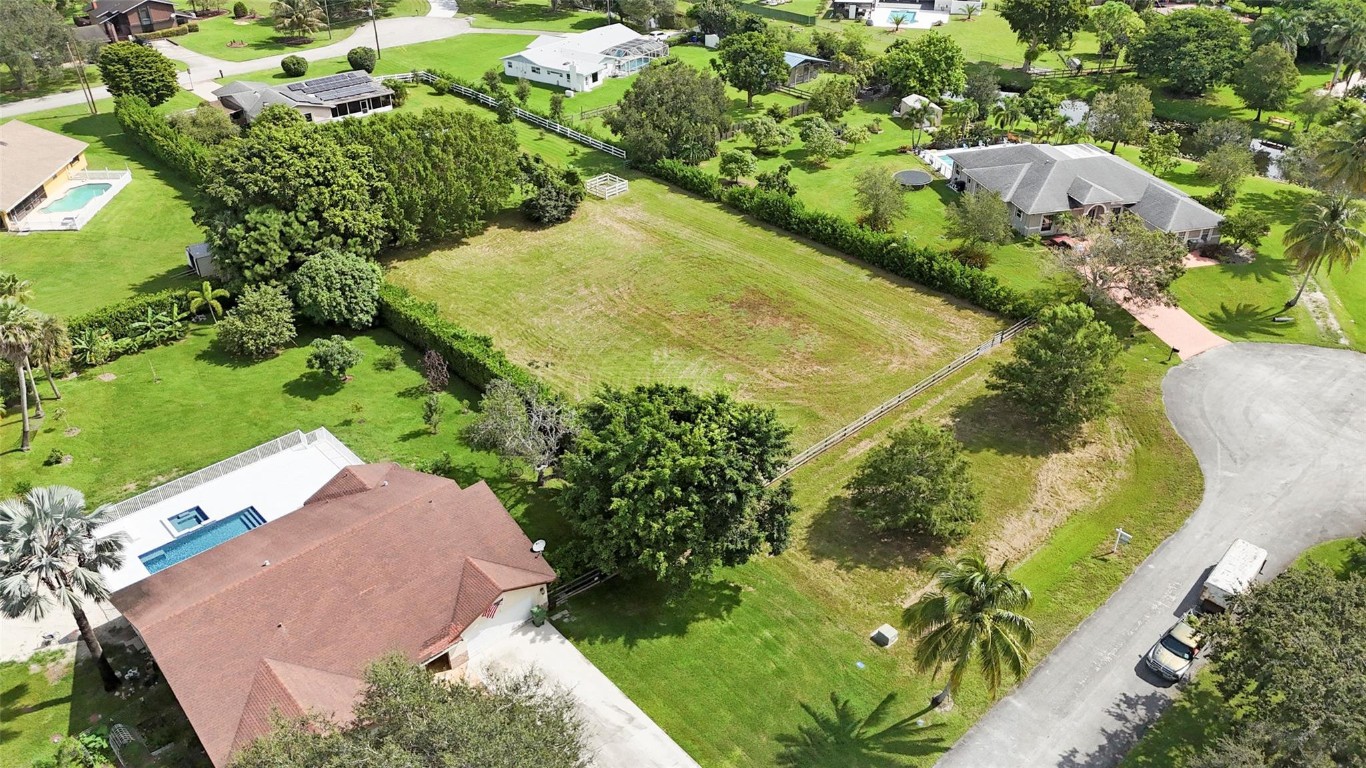 The Trails 143-35 B - Land