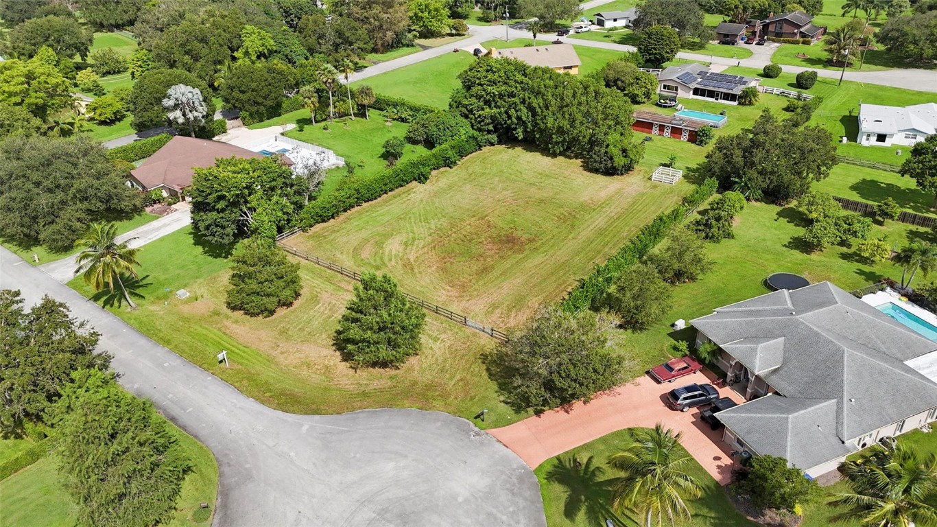 The Trails 143-35 B - Land