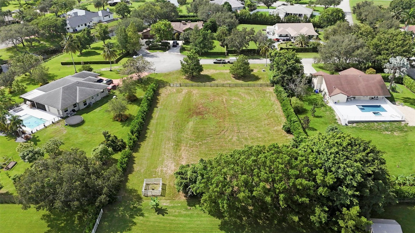 The Trails 143-35 B - Land