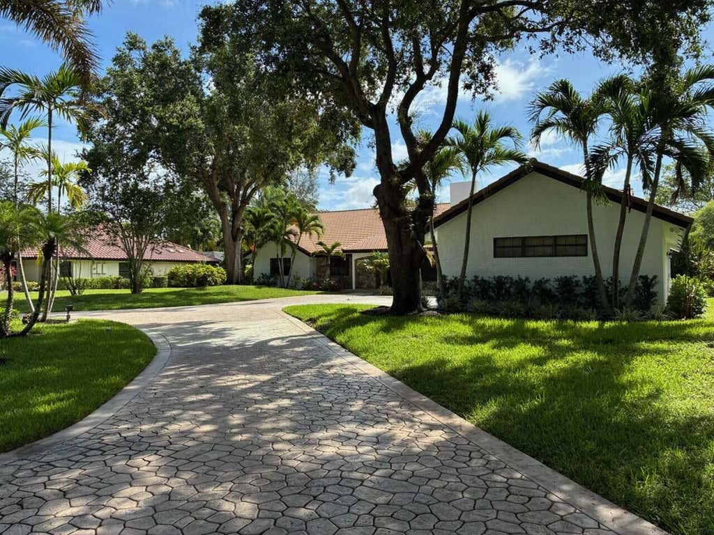 Photo of 7510 E Cypresshead Drive, Parkland, FL 33067 (MLS # B26040437)