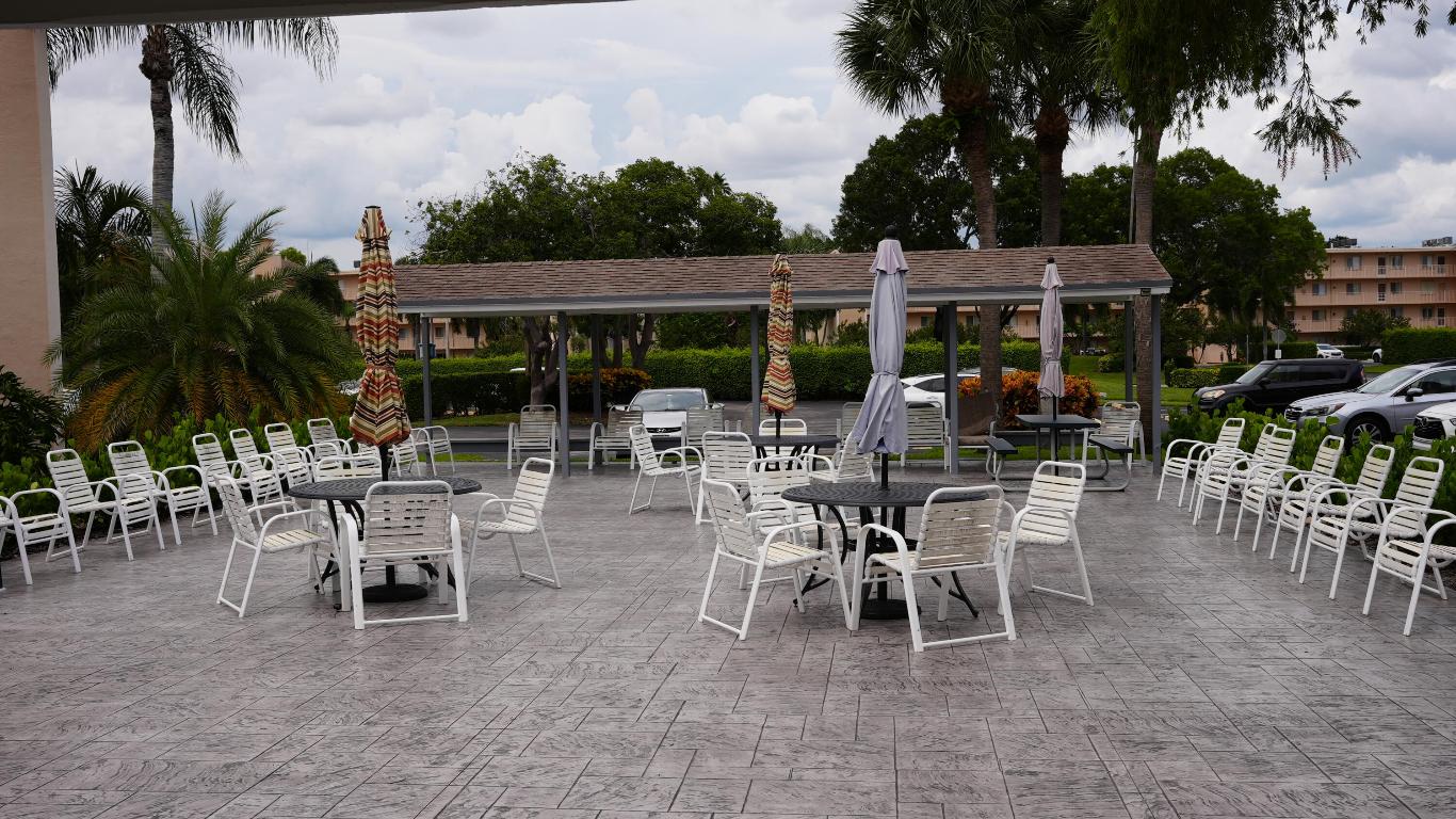 HUNTINGTON LAKES SEC TWO CONDOS - Residential Lease