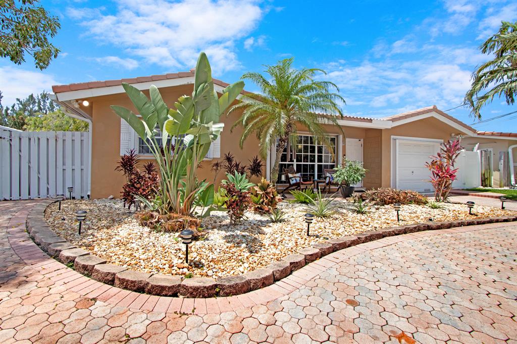 Photo of 2534 SE 14th Street, Pompano Beach, FL 33062 (MLS # R10737941)
