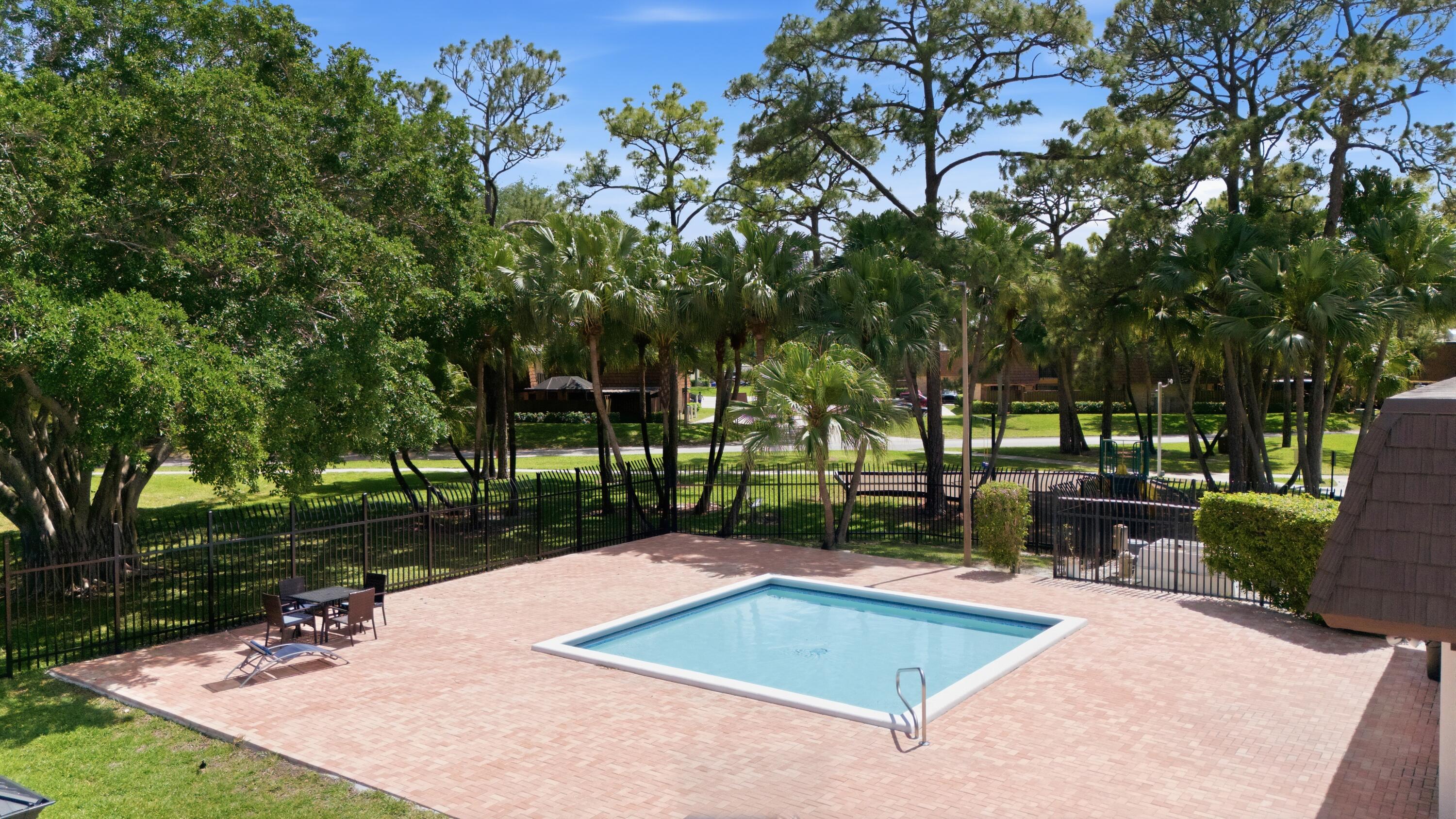 SHERWOOD LAKES - Residential