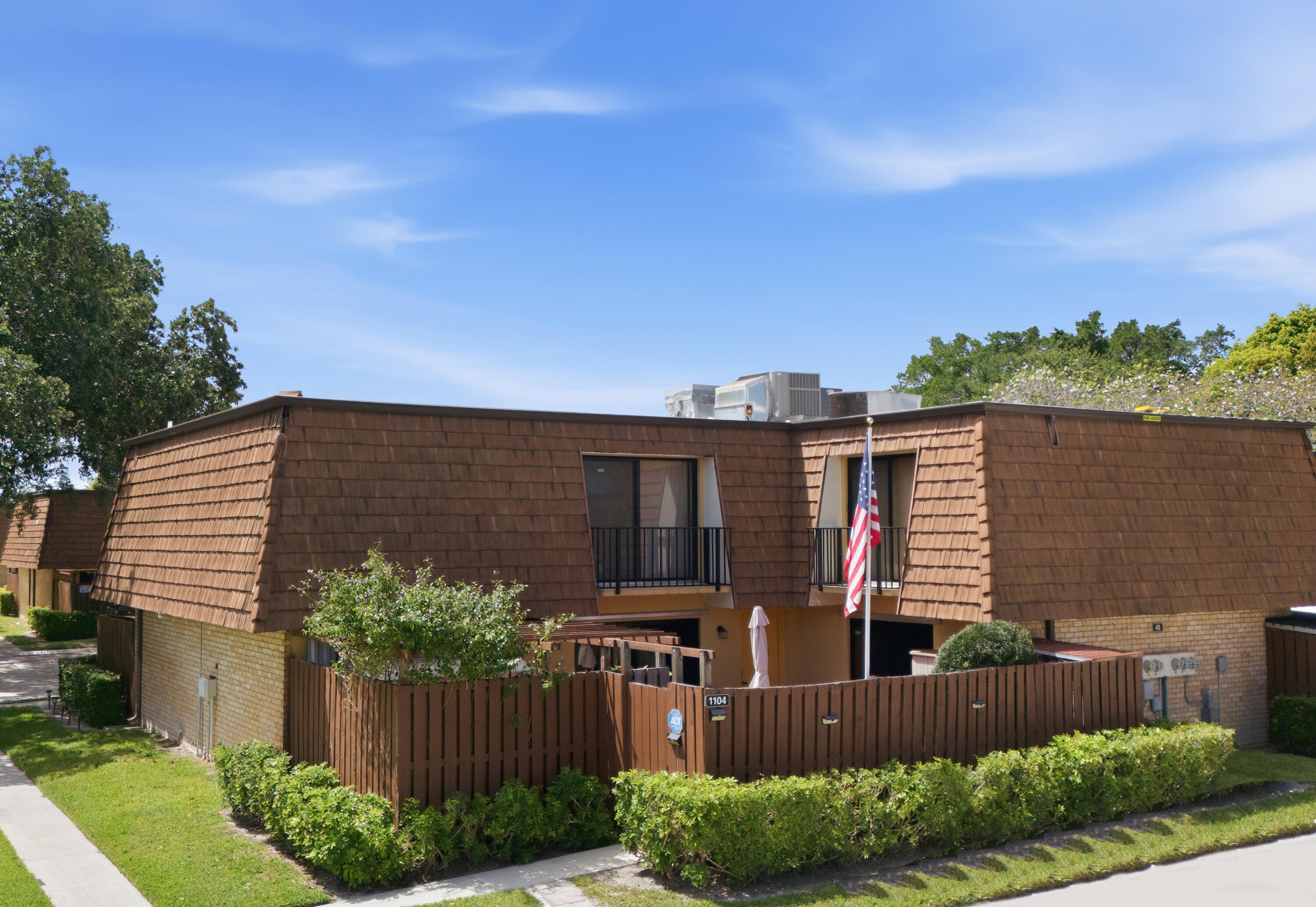 SHERWOOD LAKES - Residential